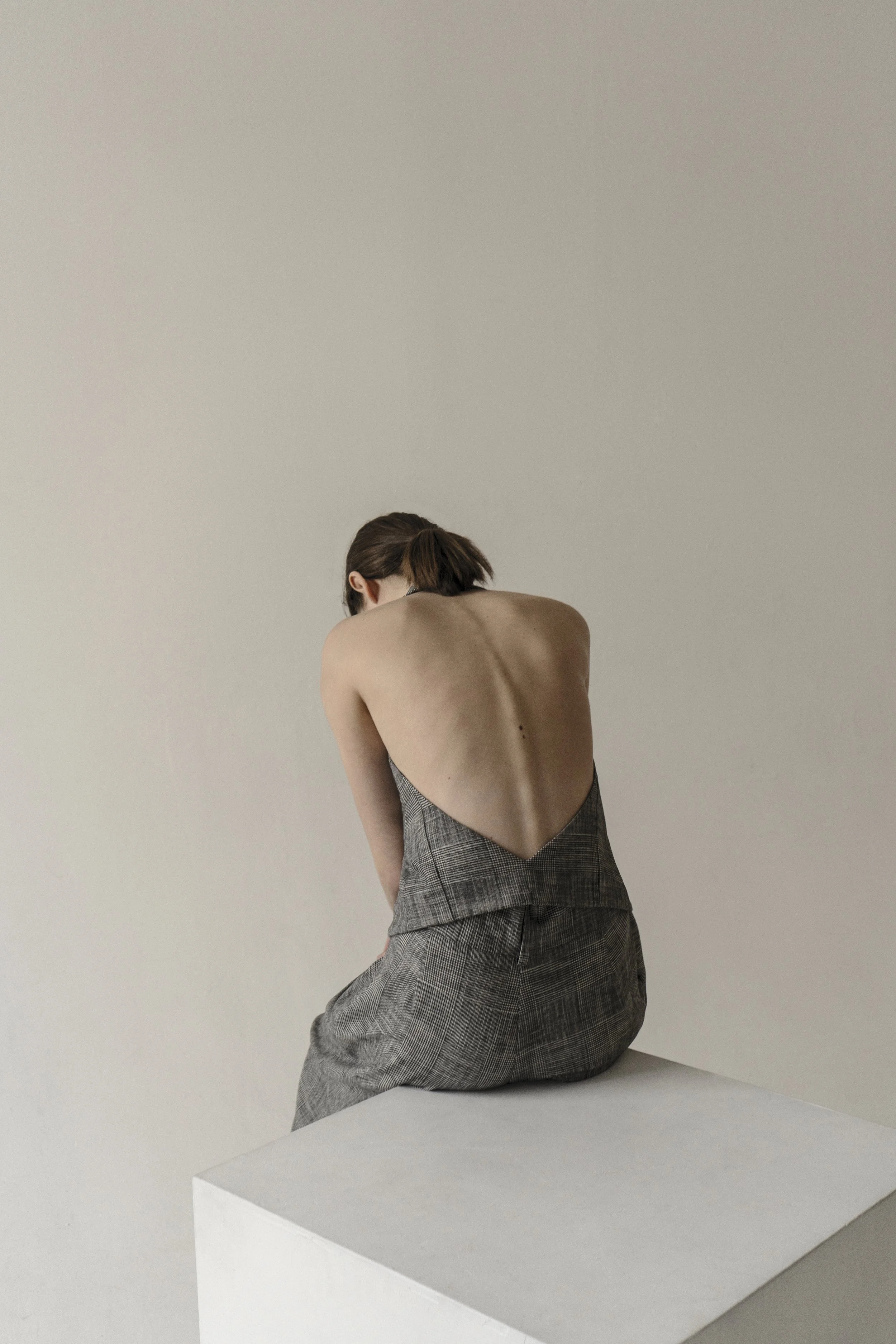 PLAID WOOL OPEN BACK VEST