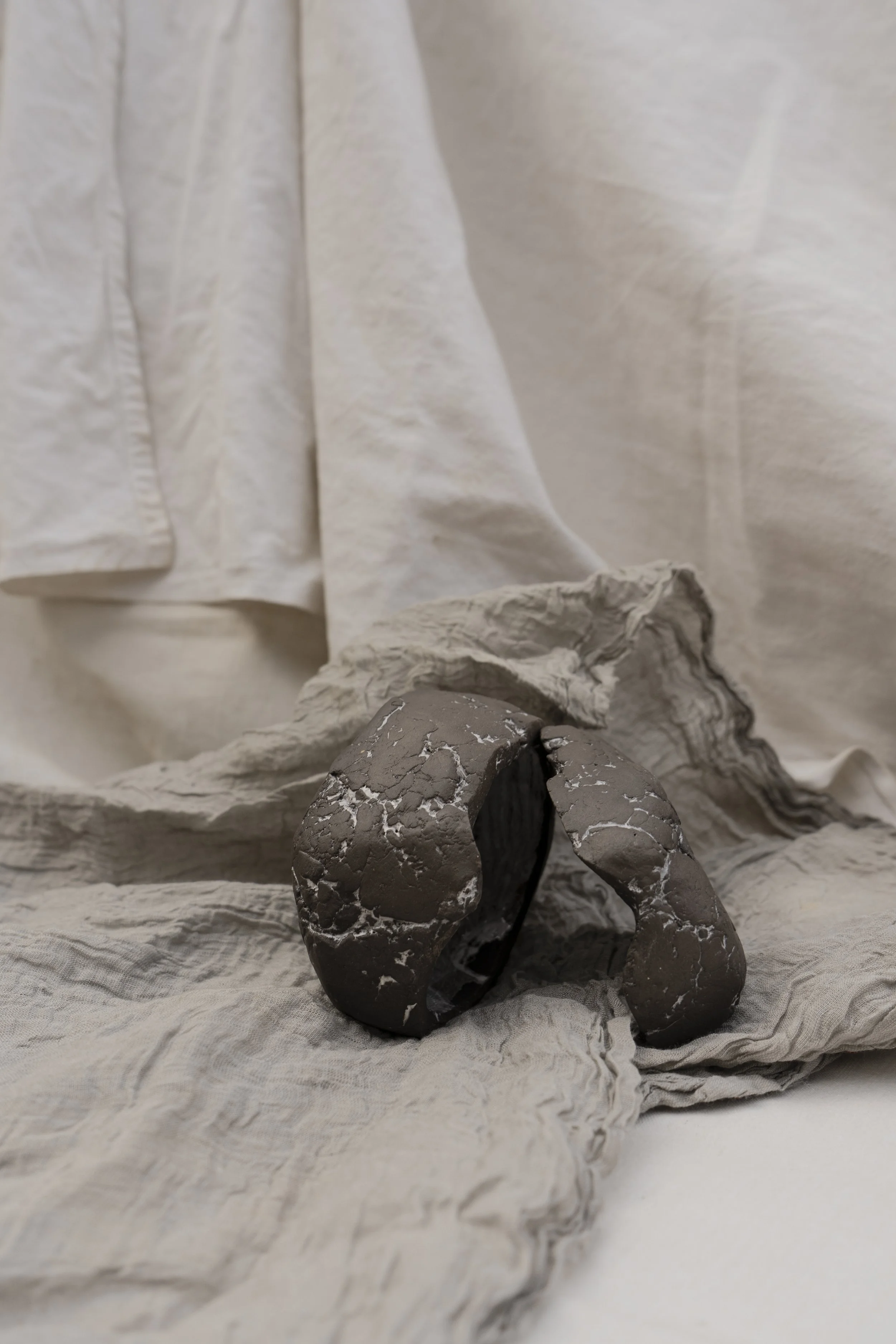 km-by-lange-handcrafted-clay-stone-packaging-for-jewelry-0001.jpg