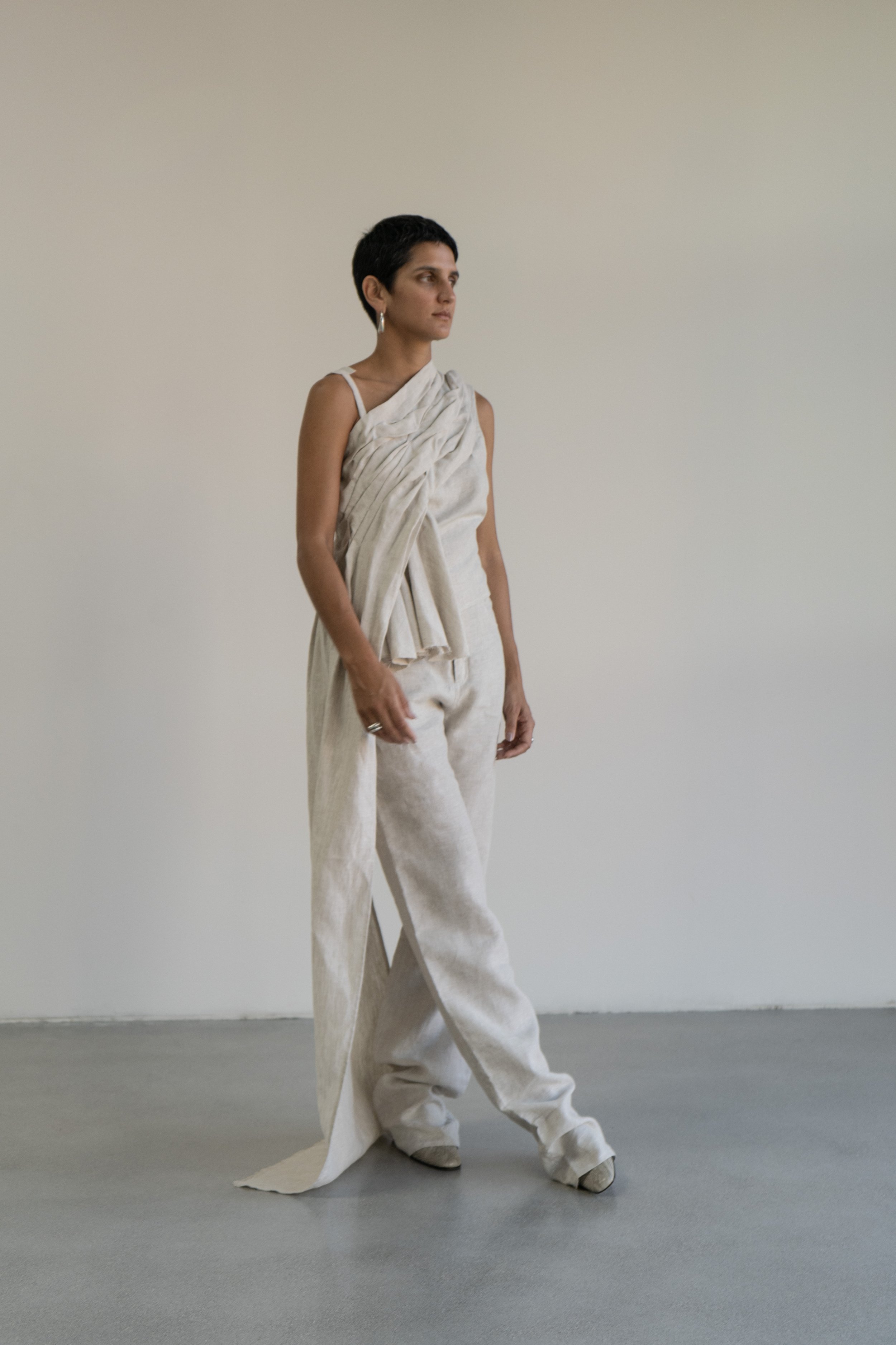 km-by-lange-gema-raw-linen-pants-open-back-22.jpg
