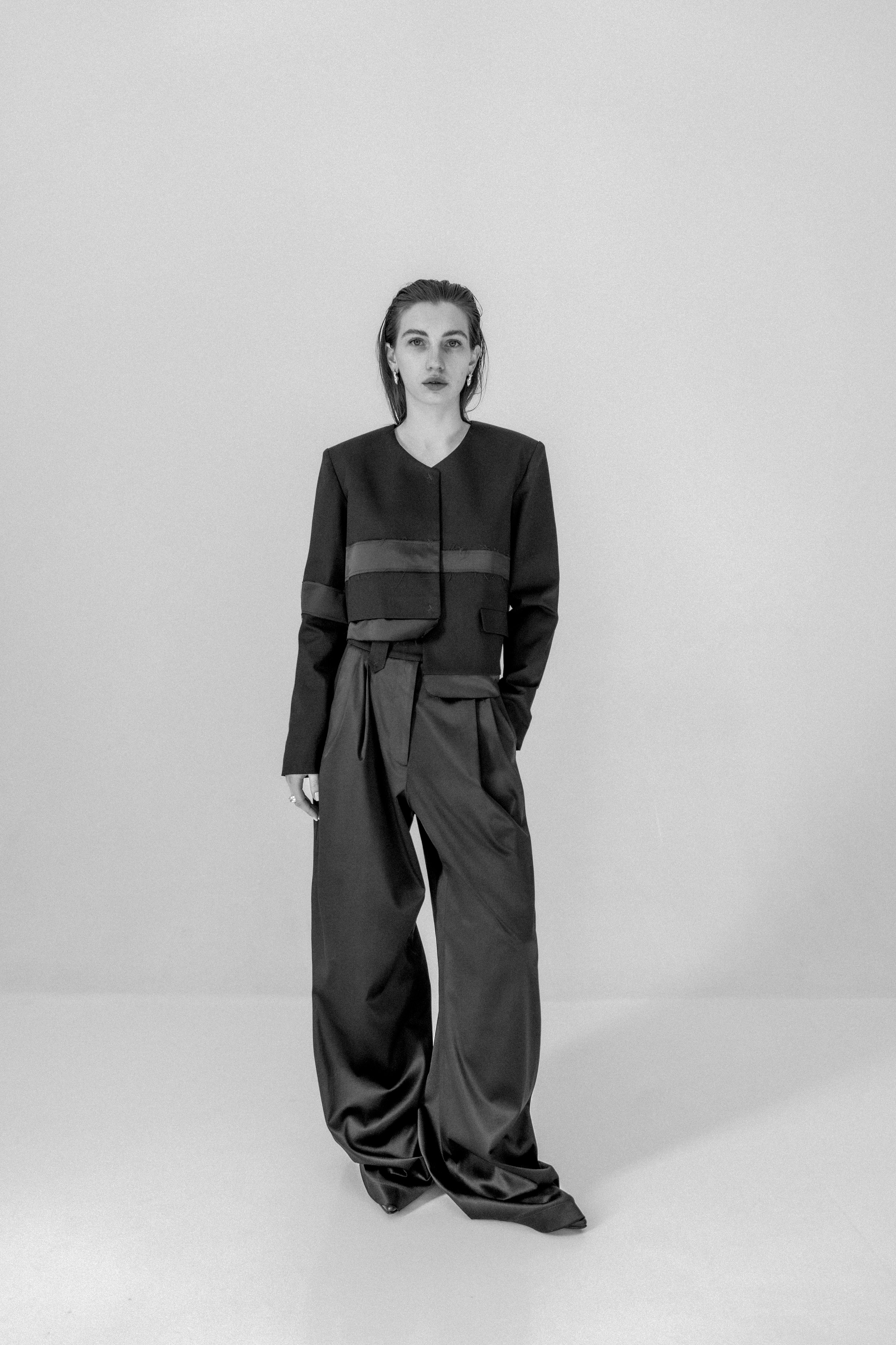 km-by-lange-nichka-black-viscose-patch-croped jacket-wideleg-viscoose-extralong-pants-4.jpg
