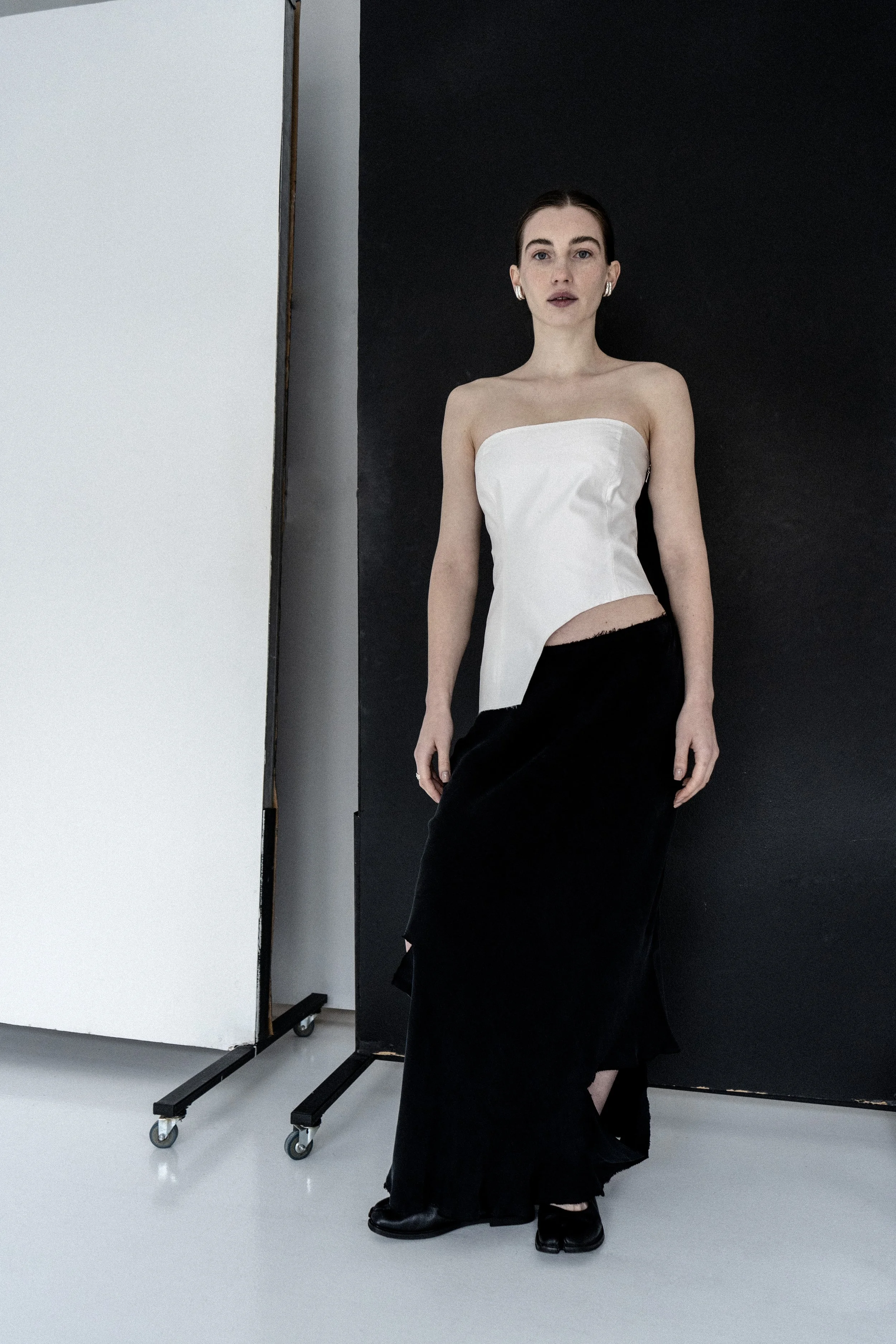 km-by-lange-pivnich-black-cupro.skirt-4.jpg
