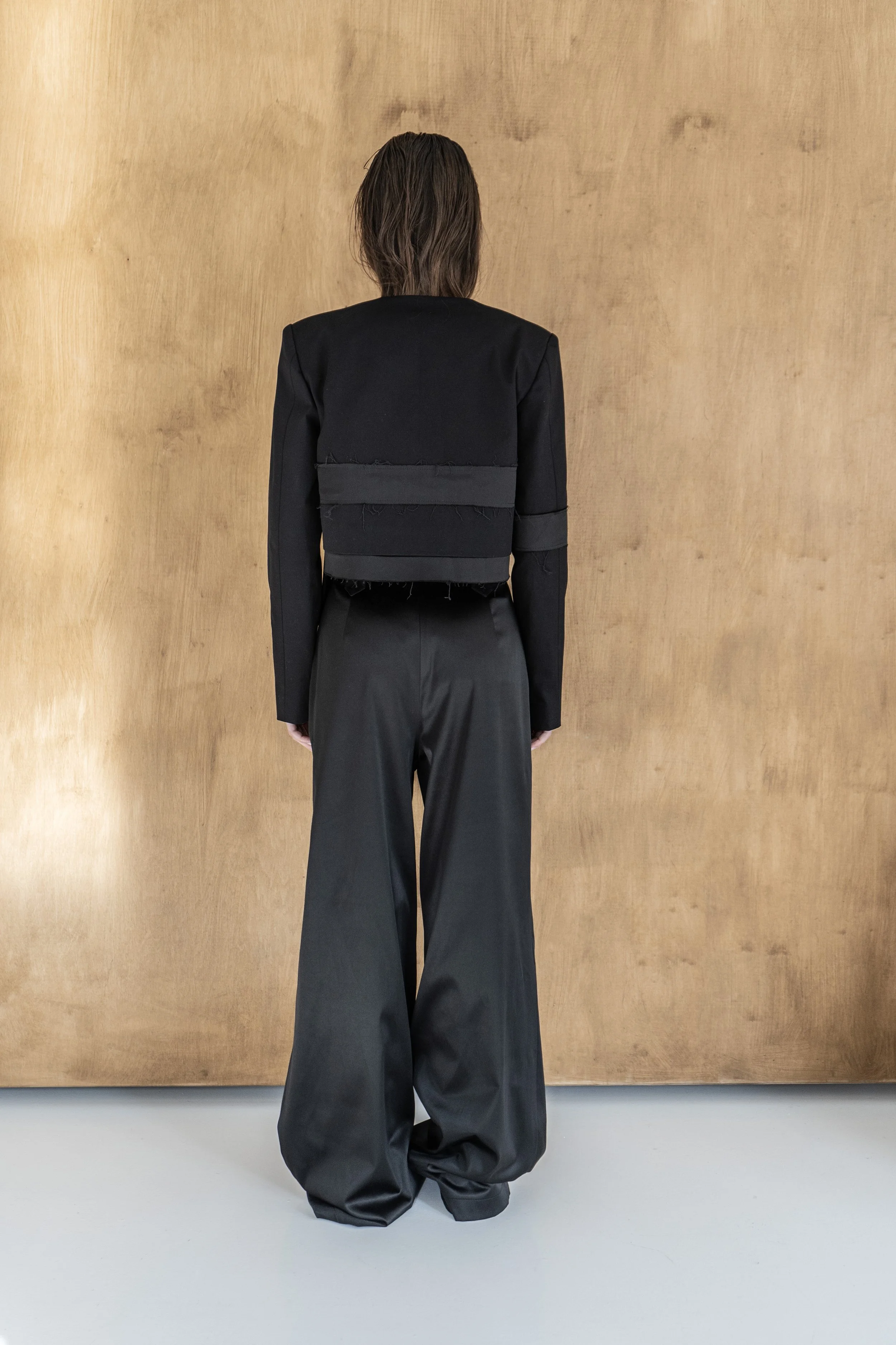km-by-lange-nichka-black-viscose-patch-croped jacket-wideleg-viscoose-extralong-pants-2 (1).jpg