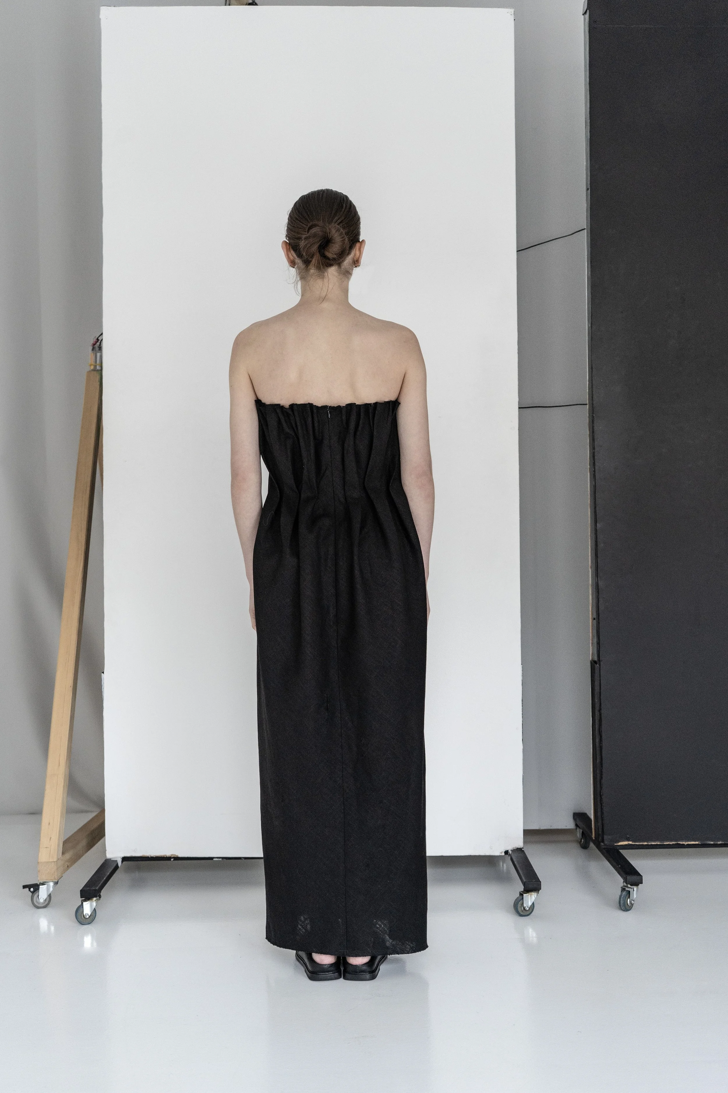 km-by-lange-black-sazha-linen-dress7.jpg