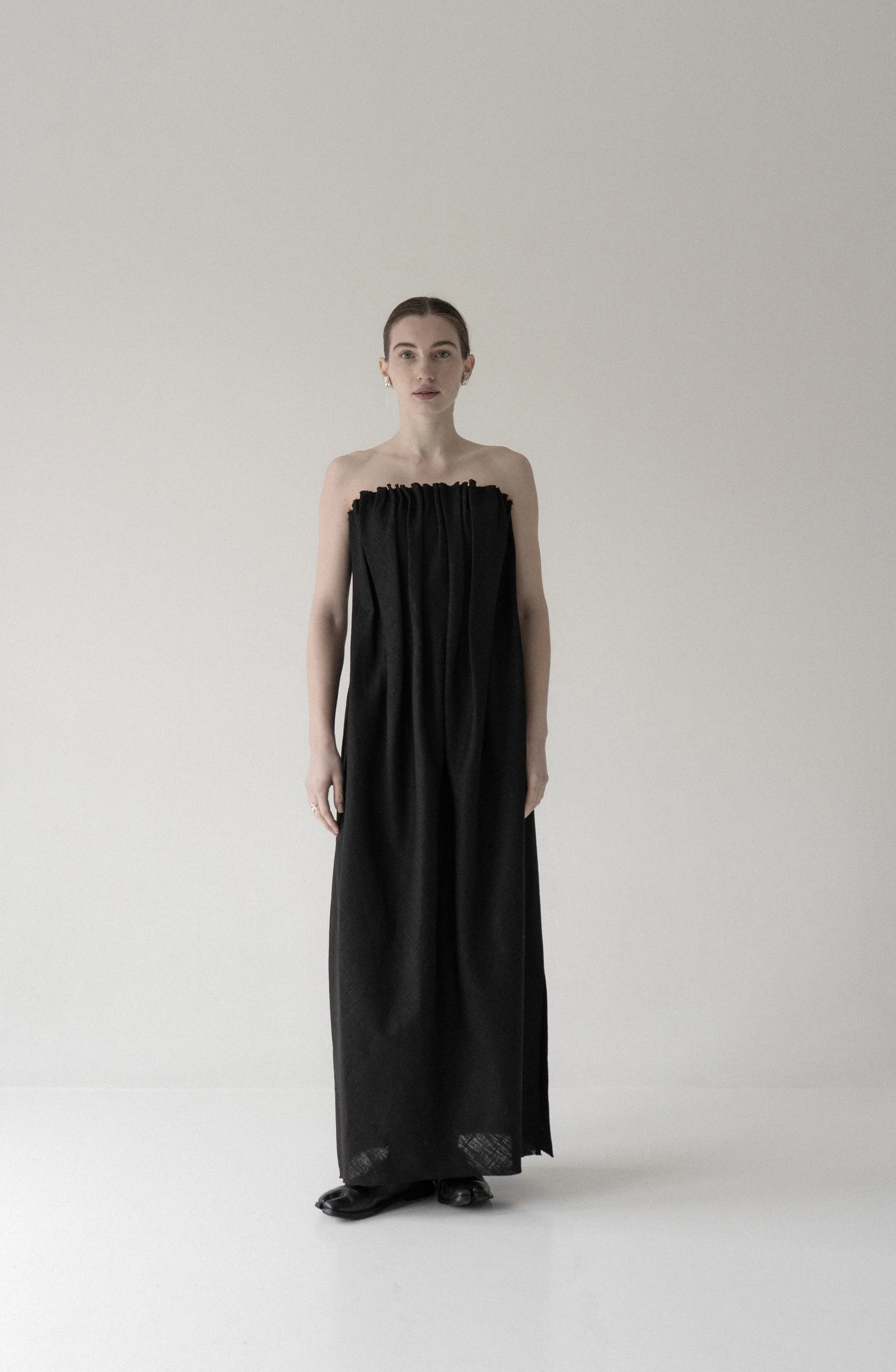 SAZHA BLACK LINEN PLEATED DRESS