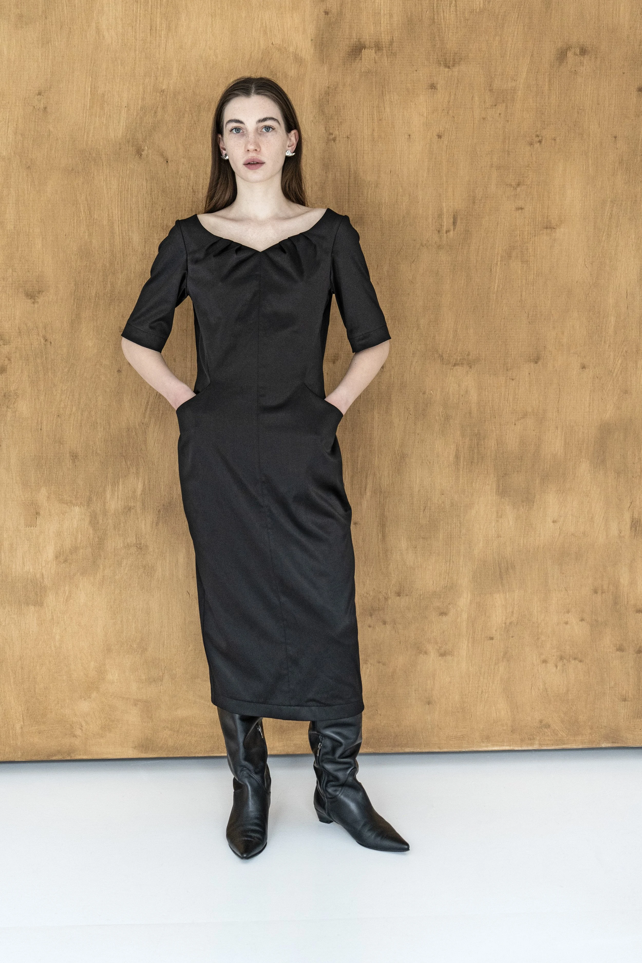 km-by-lange-kalynivka-black-viscose-dress5.jpg