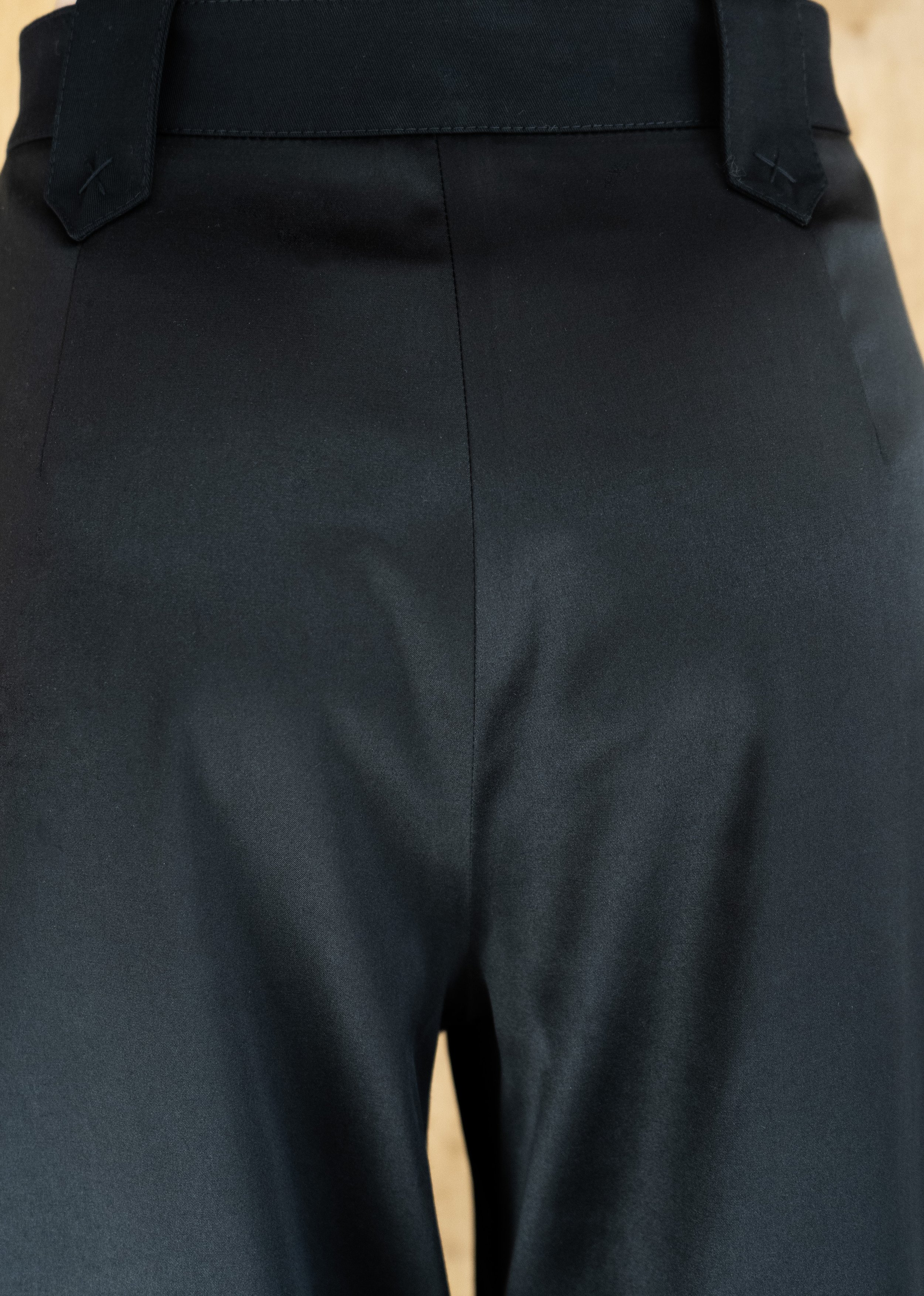 km-by-lange-nichka-black-viscose-patch-croped jacket-wideleg-viscoose-extralong-pants-5 (1).jpg