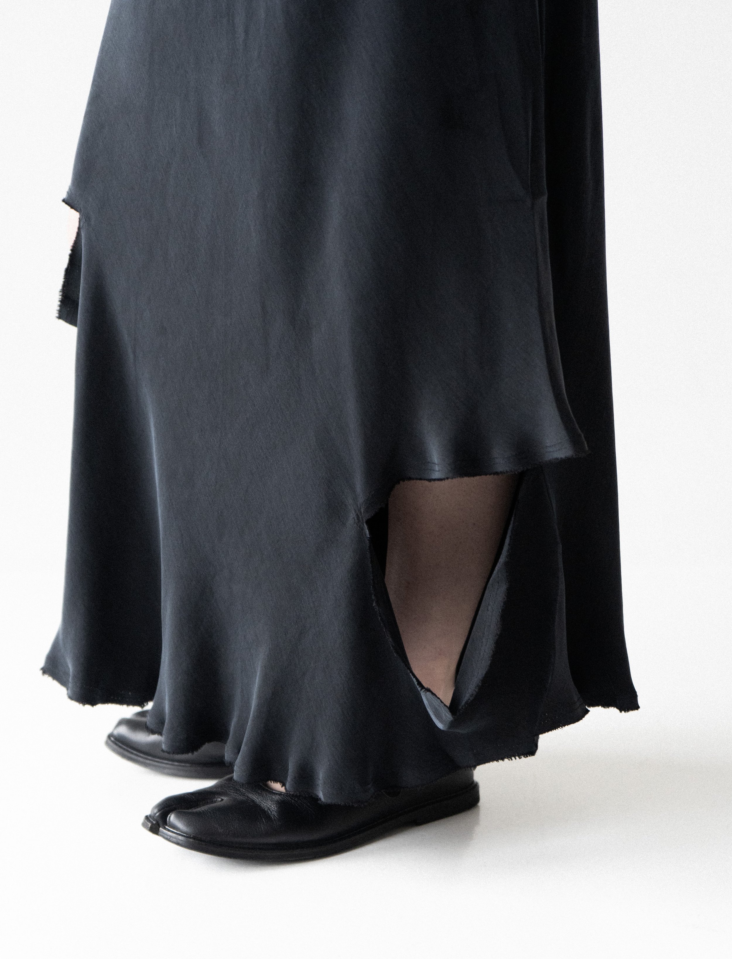 km-by-lange-pivnich-black-cupro.skirt-5.jpg