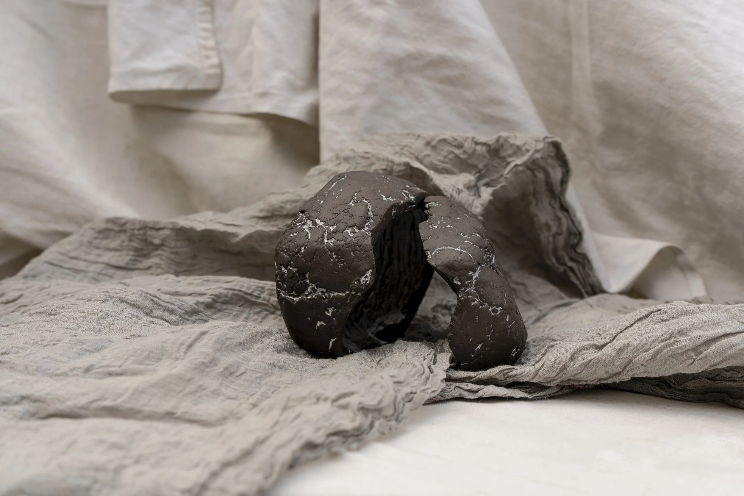 km-by-lange-handcrafted-clay-stone-packaging-for-jewelry-0003.jpg