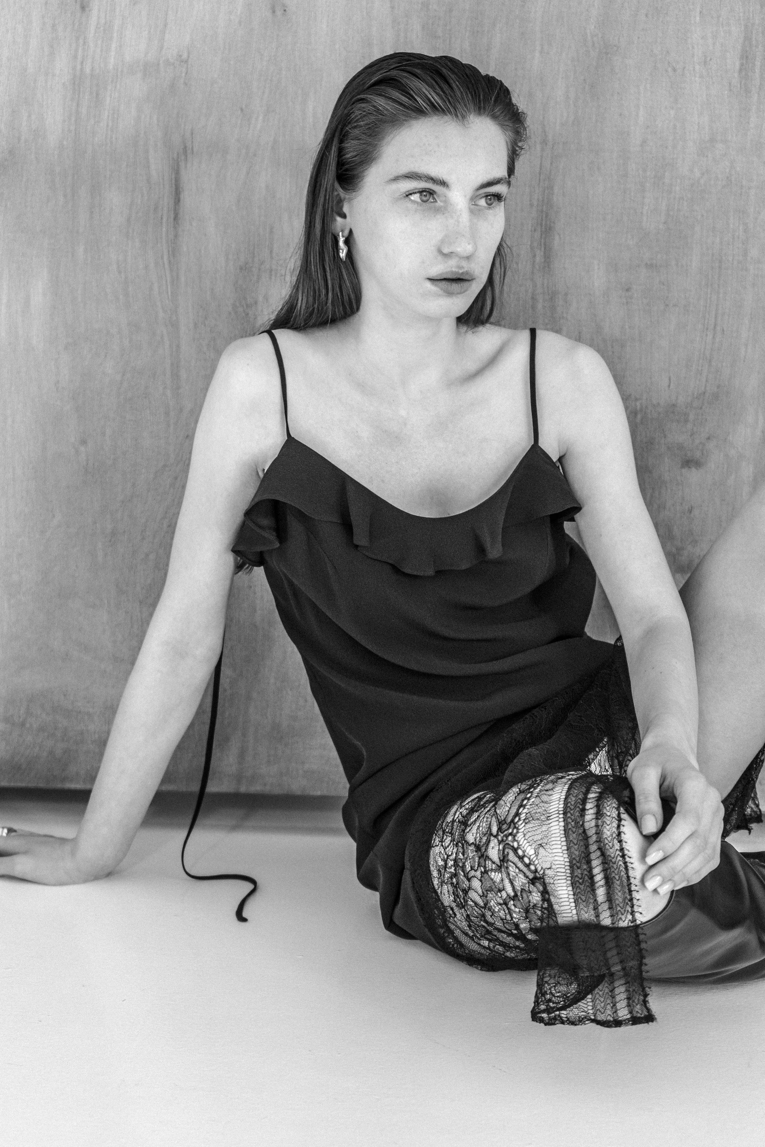 km-by-lange-kostel-black-lace-long-dress8.jpg