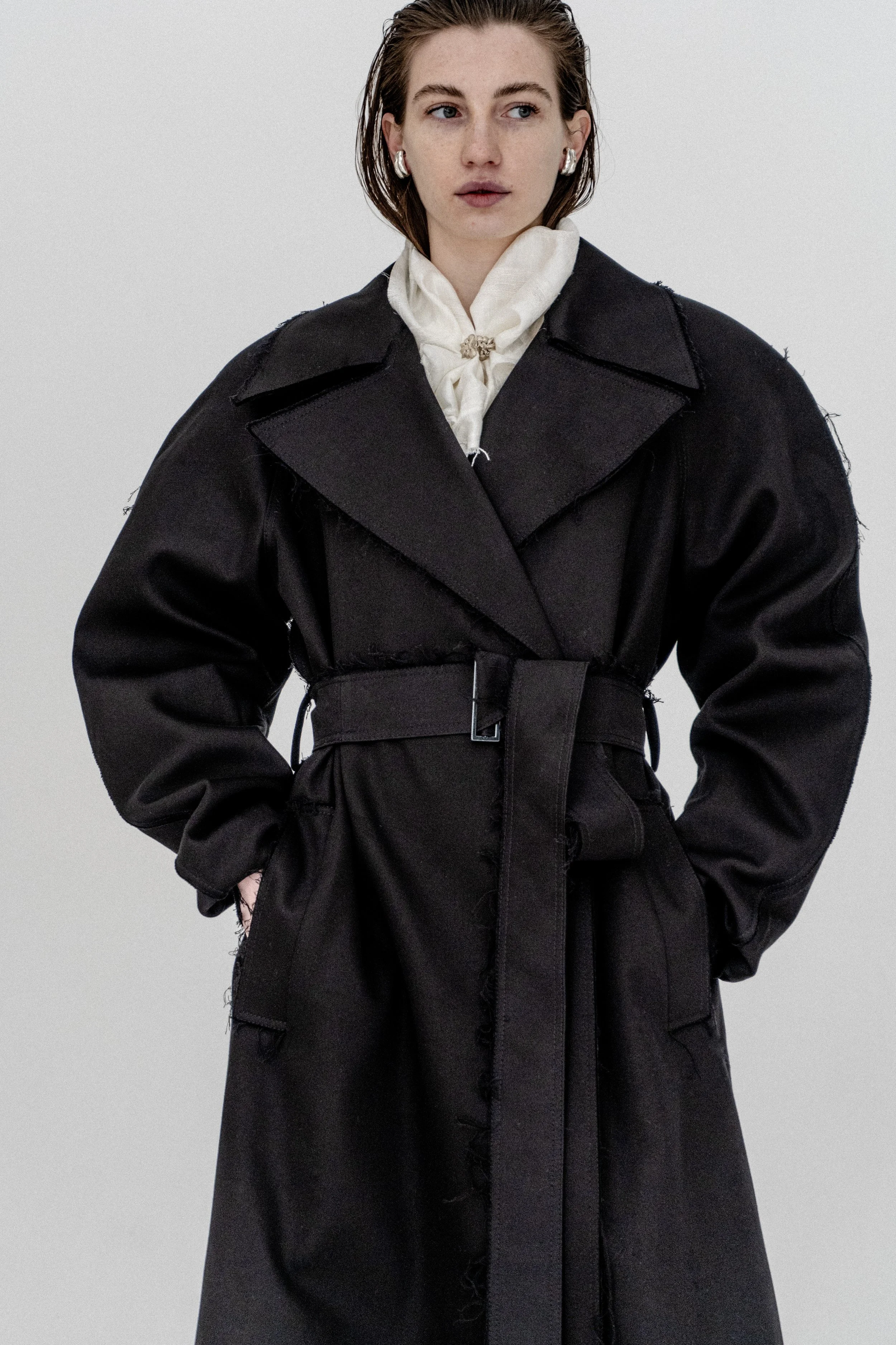 km-by-lange-blackout-heavy-weight-cotton- trench-3.jpg