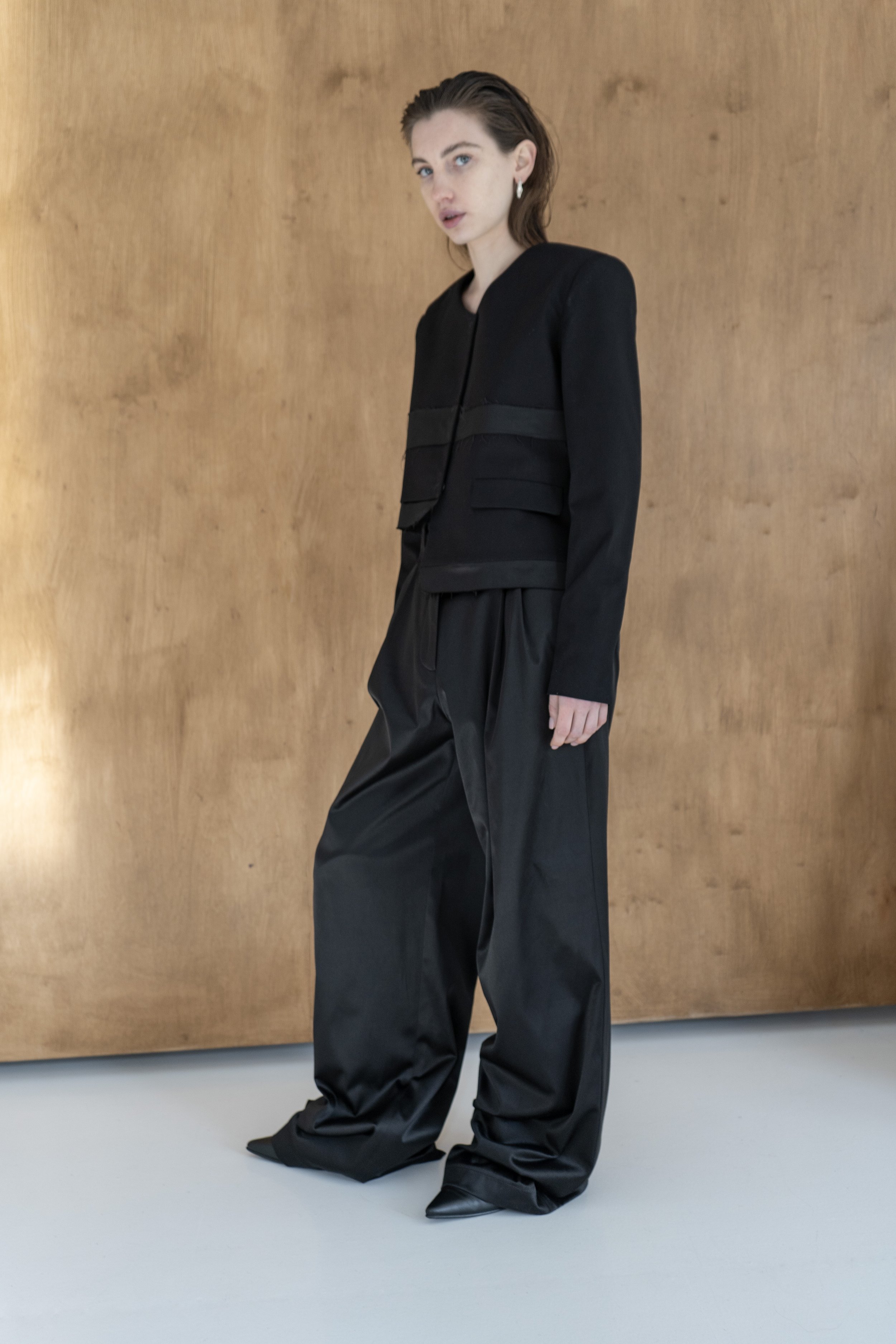 km-by-lange-nichka-black-viscose-patch-croped jacket-wideleg-viscoose-extralong-pants-0.jpg