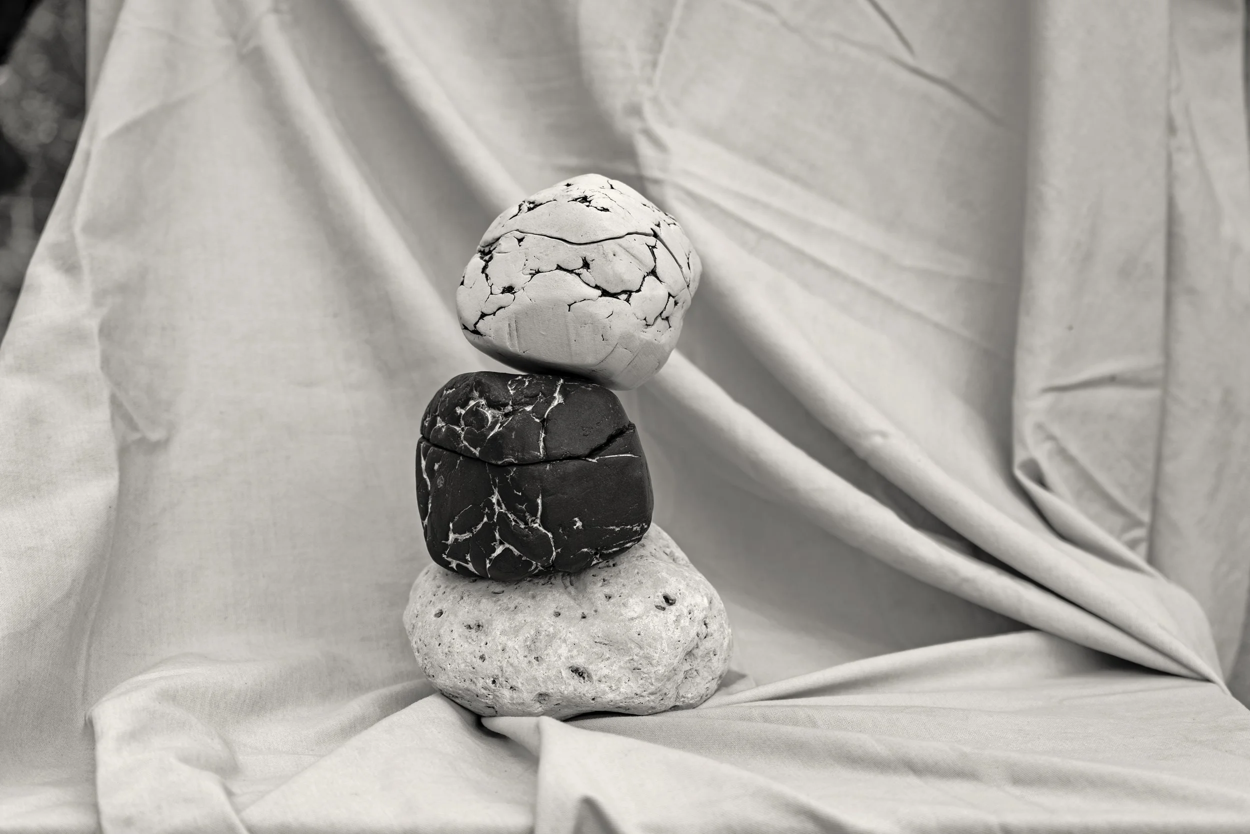 km-by-lange-handcrafted-clay-stone-packaging-for-jewelry-0002.jpg
