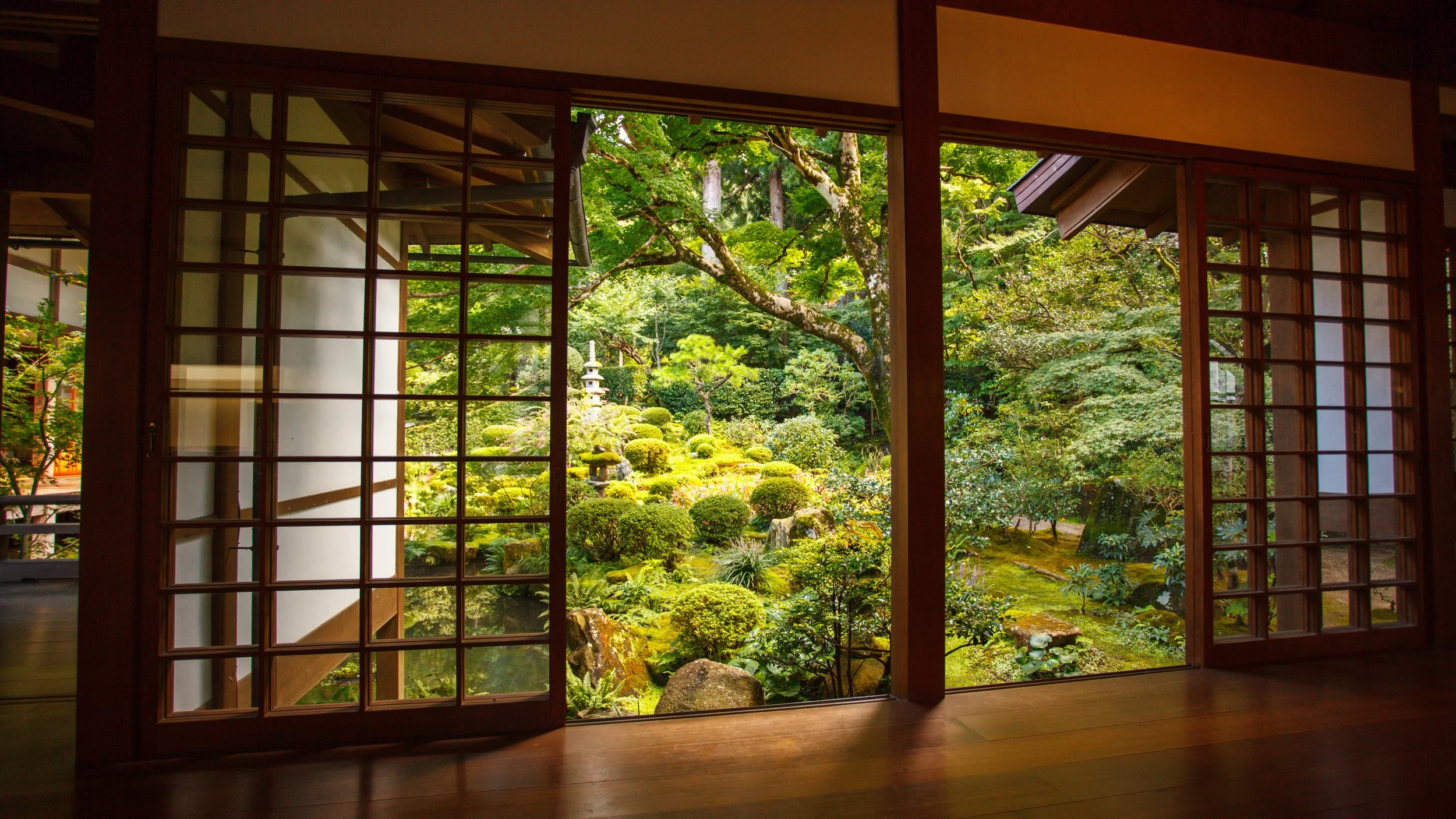 Looking-Through-Sanzenin.jpg