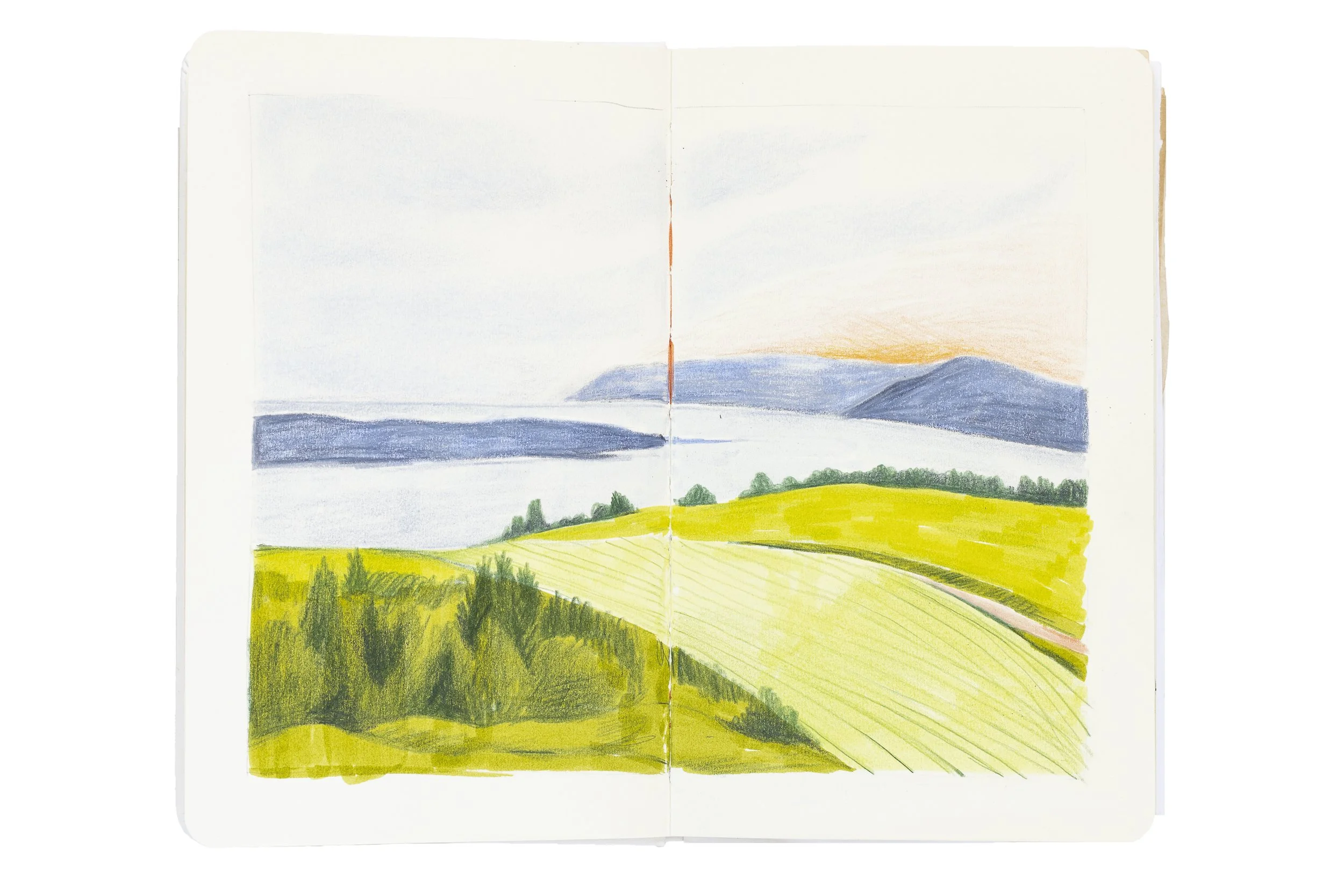 double-pages sketchbook dessin feutre et crayons champ vert bordure du fleuve et montagnes