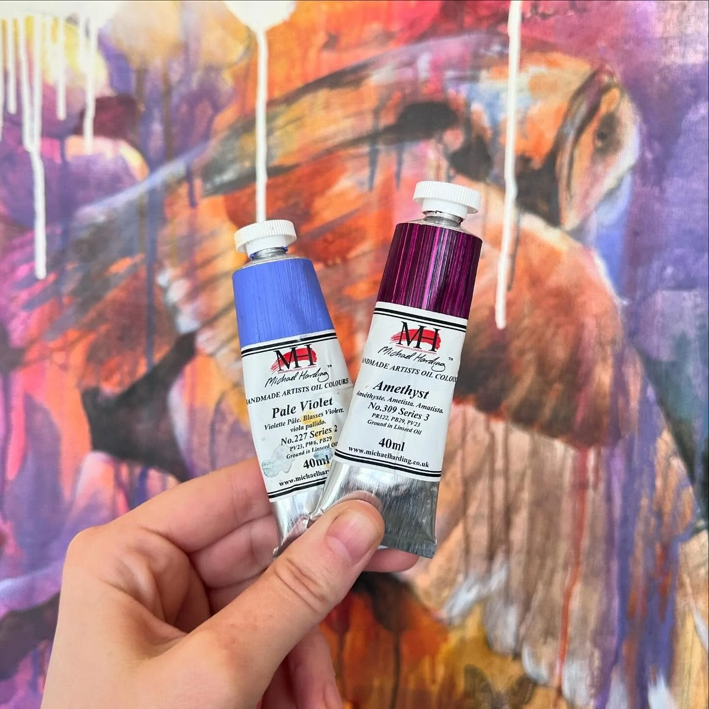 My current colour obsession 😍❤️
I&rsquo;ve been using Pale Violet in each one of my paintings lately, I am just in love! So I picked up Amethyst by Michael Harding to experiment with in my current work in progress.
Are there any colours that you&rsq