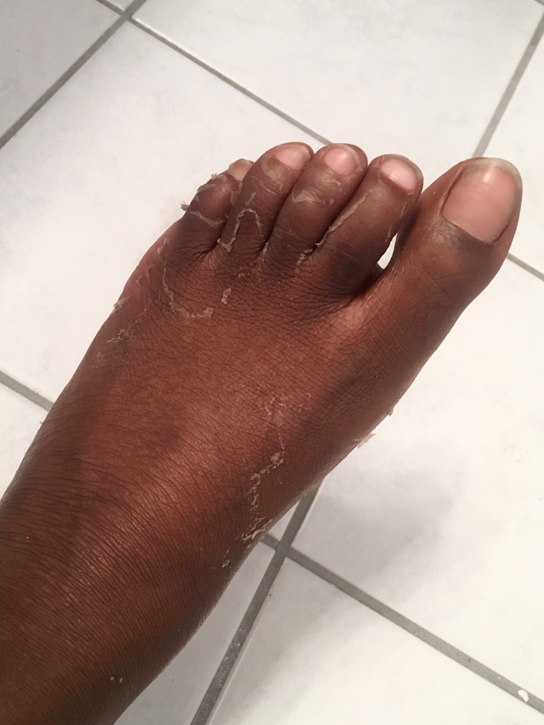 Review Bath Body Work S Exfoliating Foot Mask With Peppermint Lakisha Adams