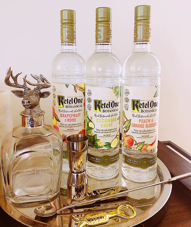 Meet the newest addition to our bar cart - the brand new @ketelonebotanical! (How gorgeous are these bottles btw?) 😍
🌿🌸🌿🌹🌿🌼
I was lucky enough to be able to try these recently and me and @shunsy14 were super pumped that a Botanical+Soda only h