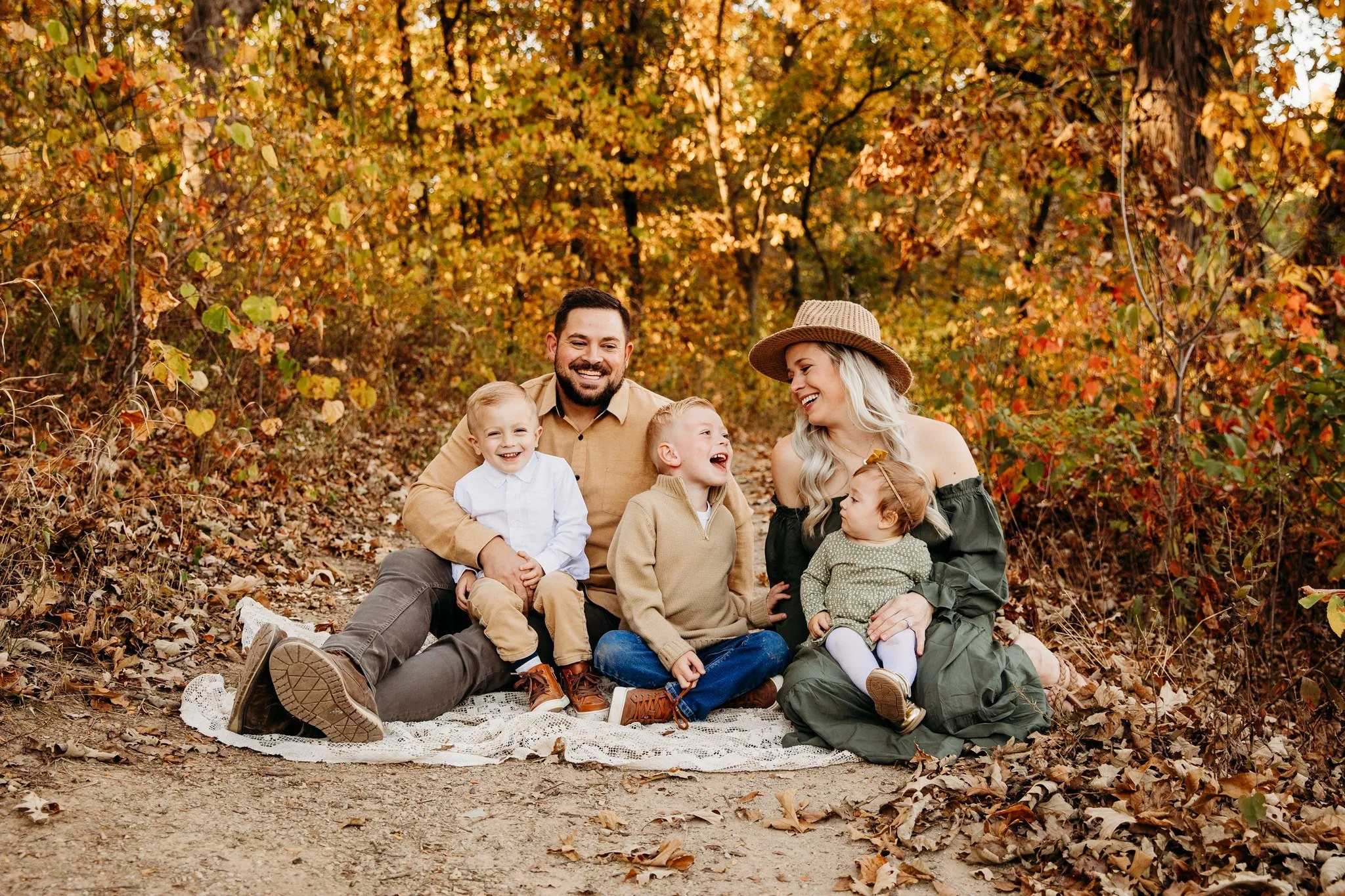 Fall mini photography session in the fall leaves near smithville lake