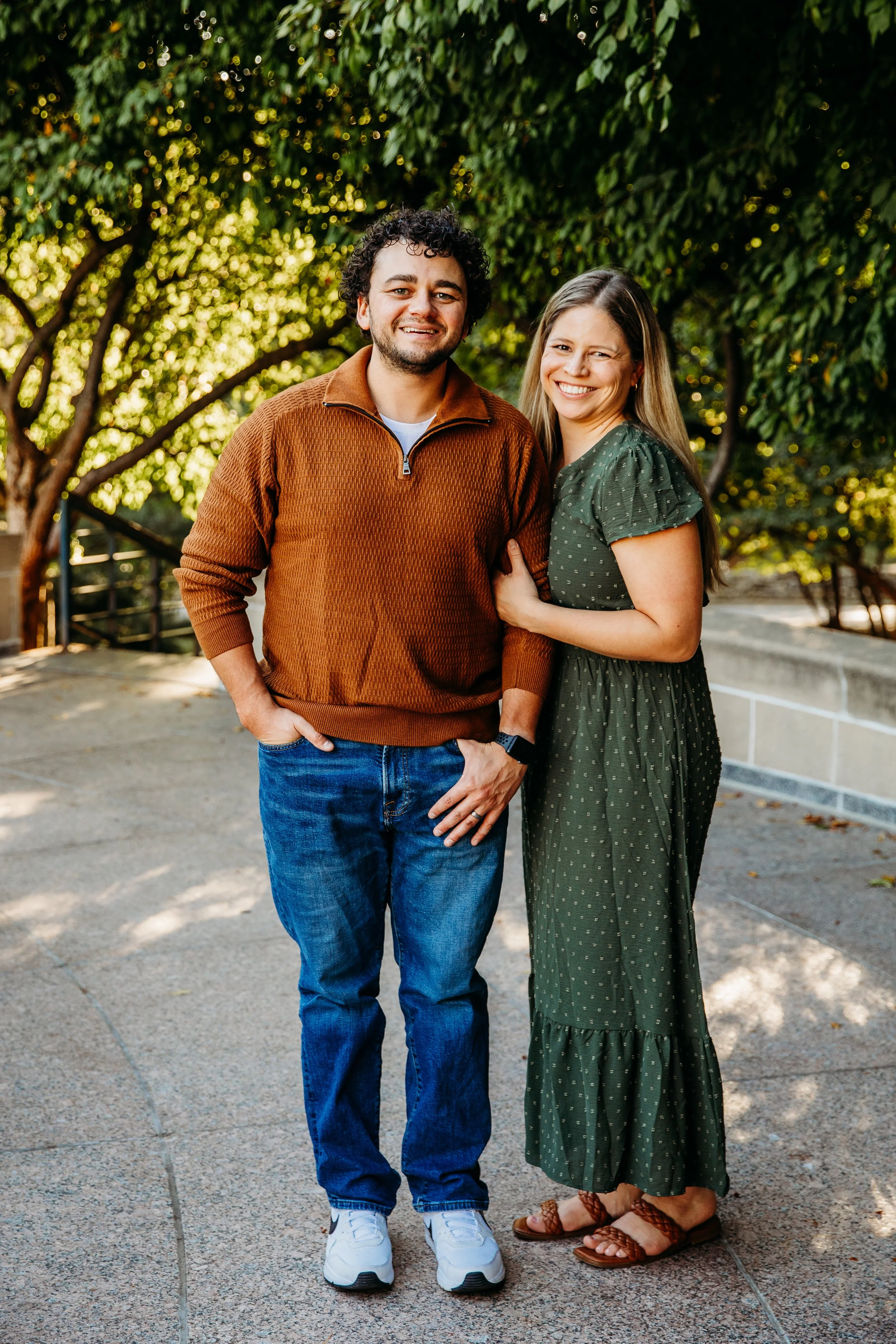 couple photography at Nelson Atkins