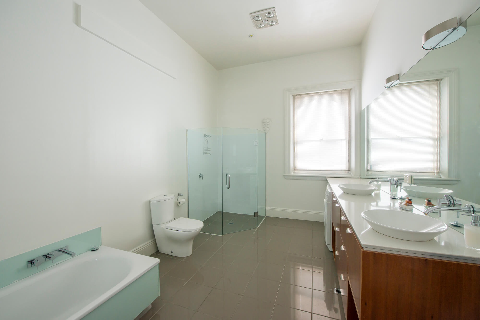 Apartment1bathroom146.jpg