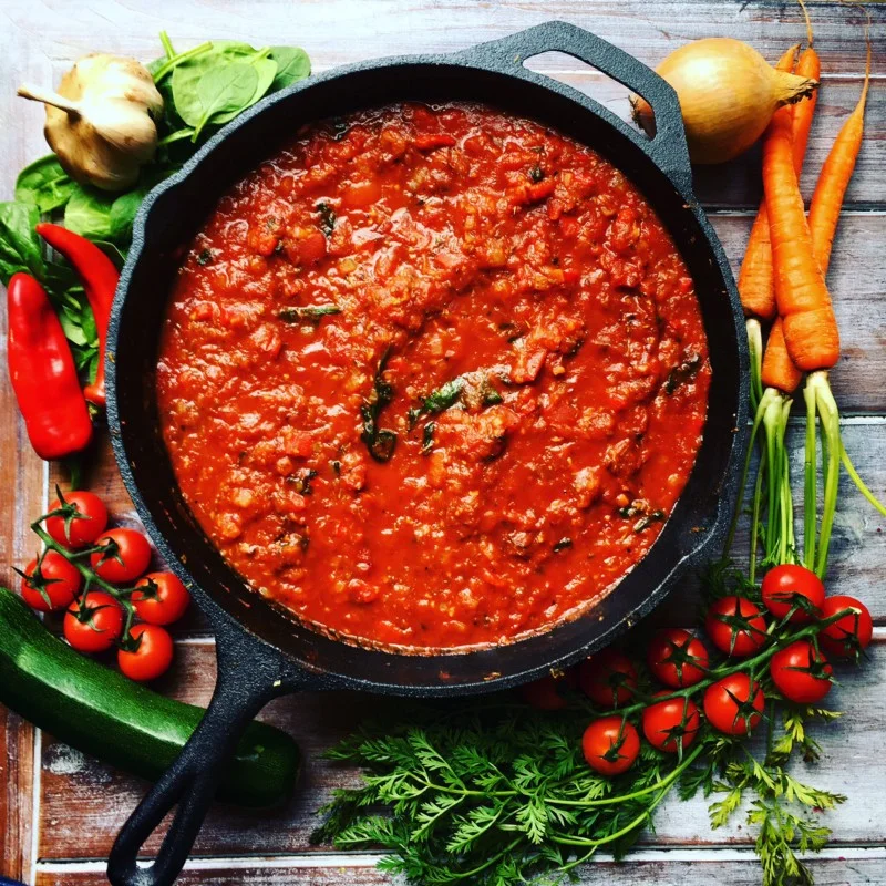 Everything-but-the-kitchen-sink Tomato Sauce