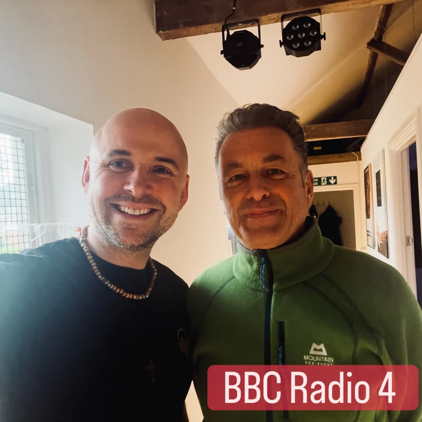 Monkeynut loved hosting @chrisgpackham2 recording his upcoming show for Radio 4. Apart from a great guy, he is a real pro! Sounds fantastic! 

@chrispackham_fans_0fficial_ #radio #wildlife #voiceover