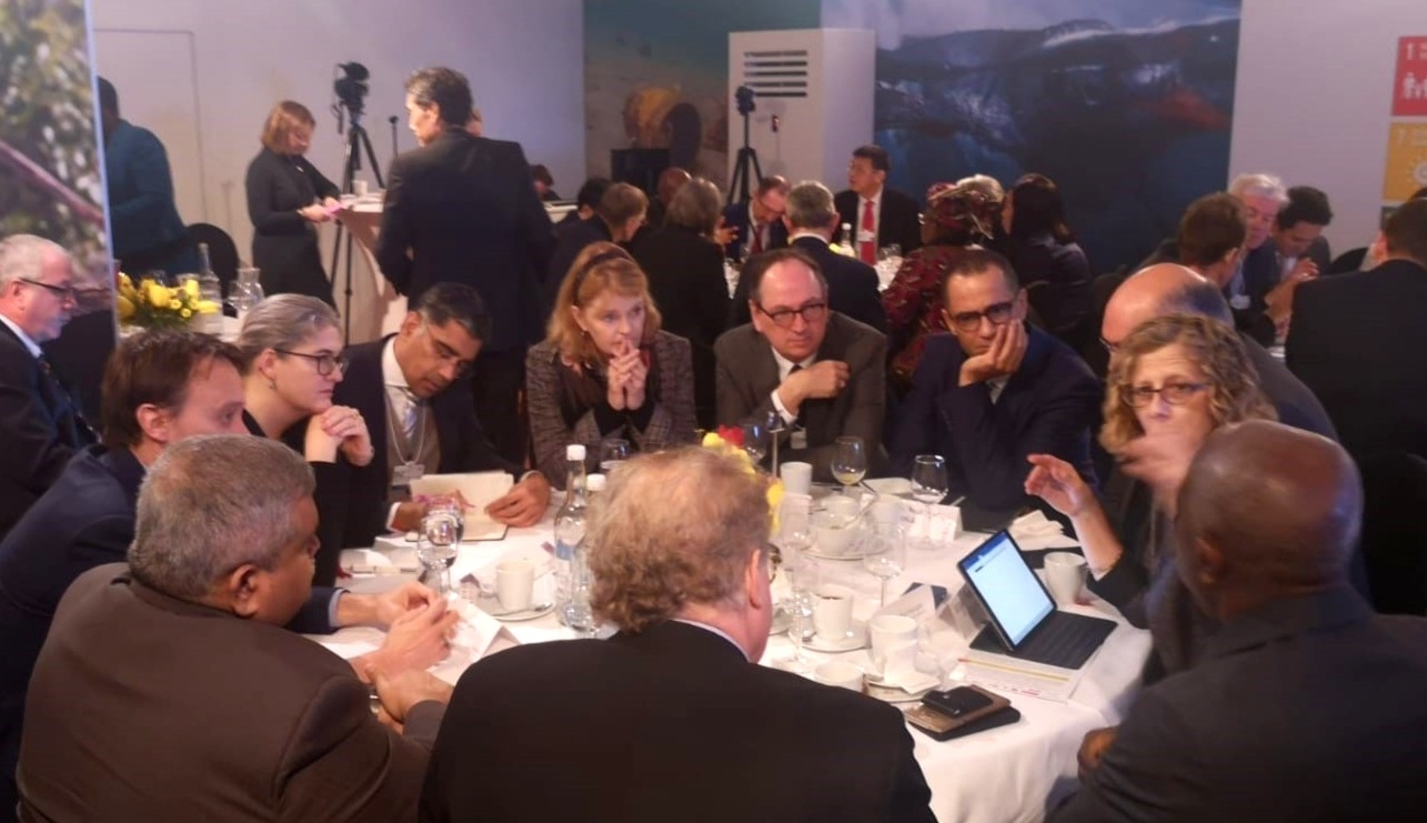davos%2Bpensive.jpg