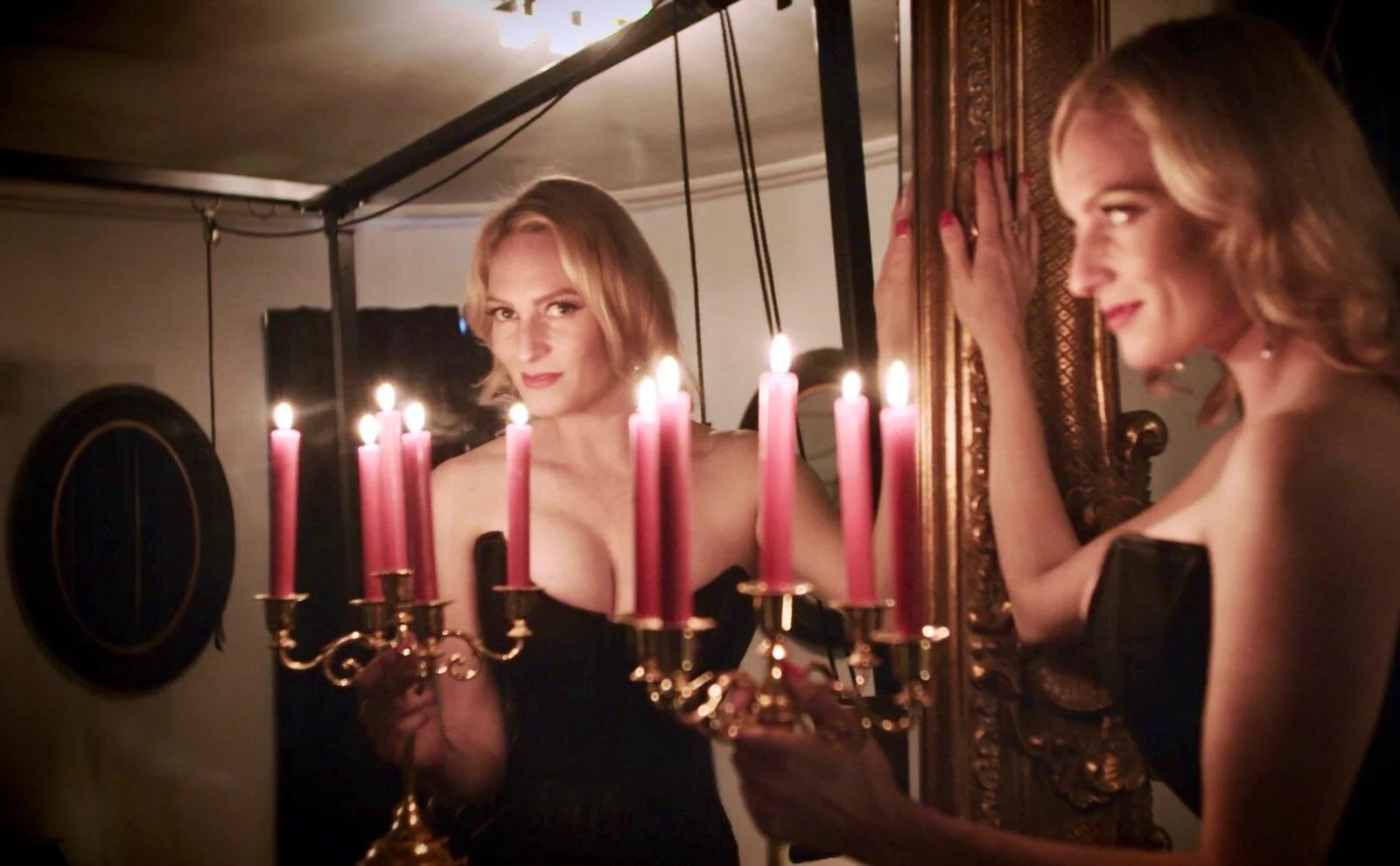 Fire &amp; Flesh: Naked Flame on Naken Flesh