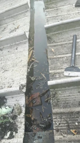 Close inspection of a commercial box-gutter upstand