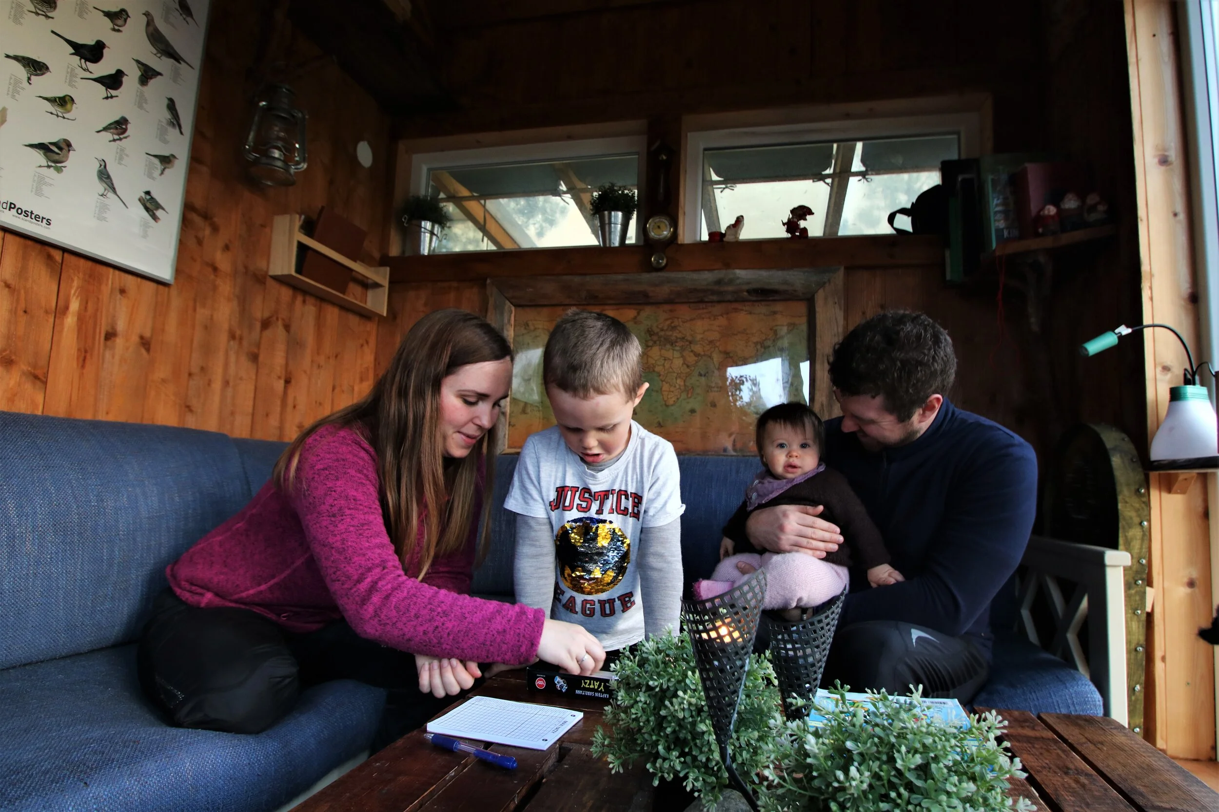 Rolig familietid i tretoppene