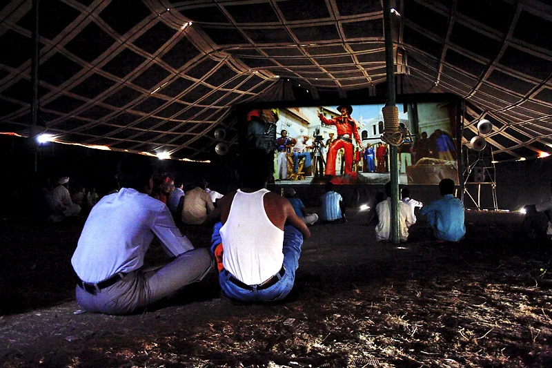 Traveling-Tent-Cinema-India-06.jpg