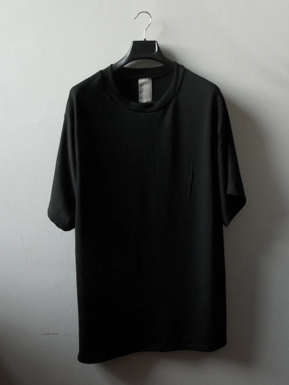 SHHORN_TEE-%28BLACK%29_FRONT1.jpg,