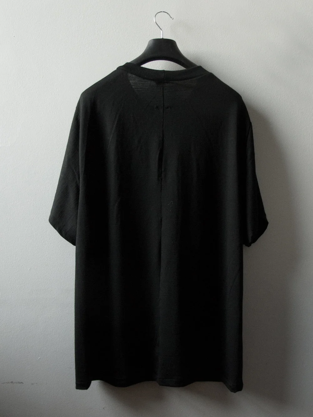 SHHORN_TEE-%28BLACK%29_BACK1.jpg,