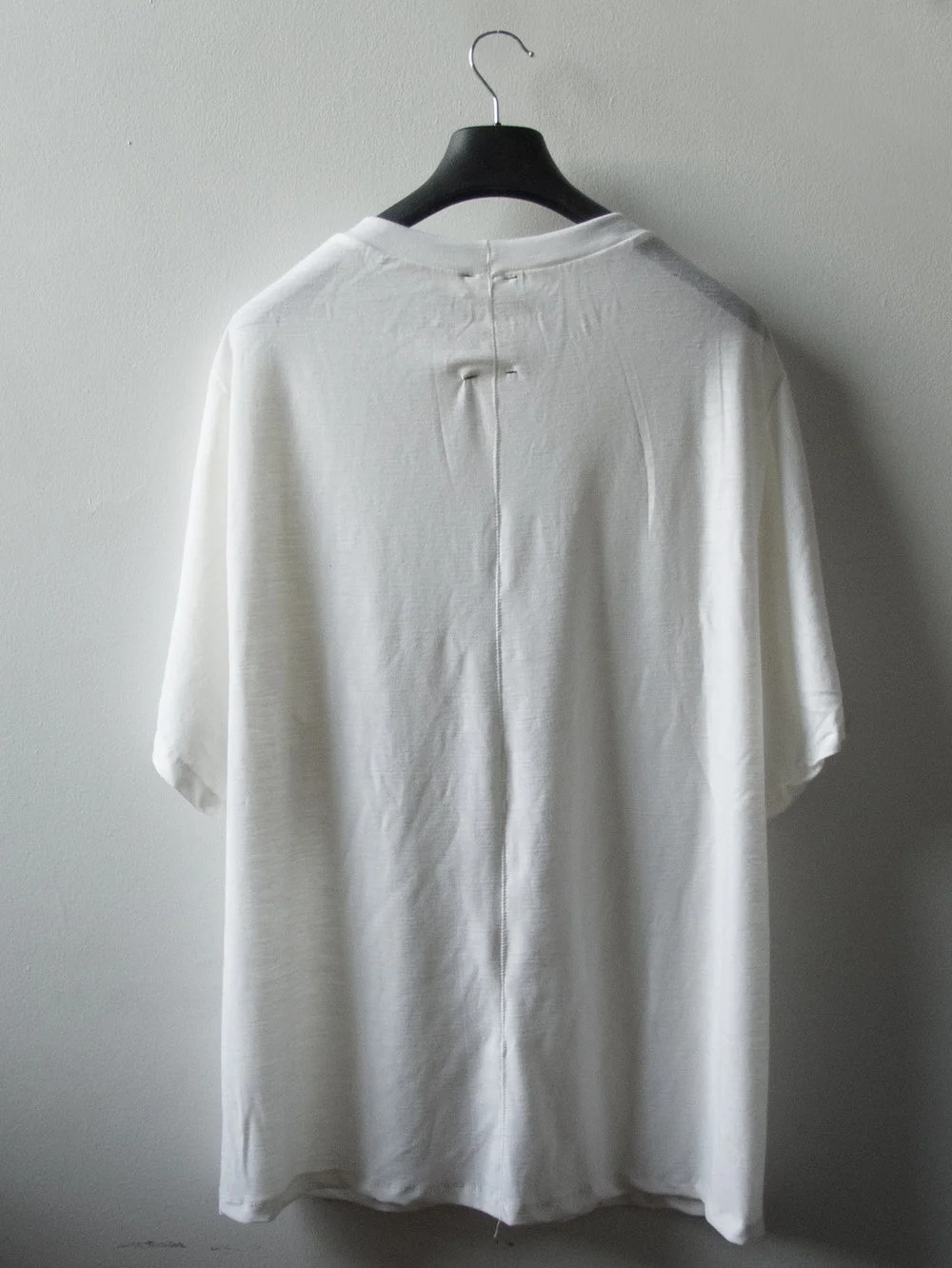 SHHORN_TEE-%28WHITE%29_BACK1.jpg,