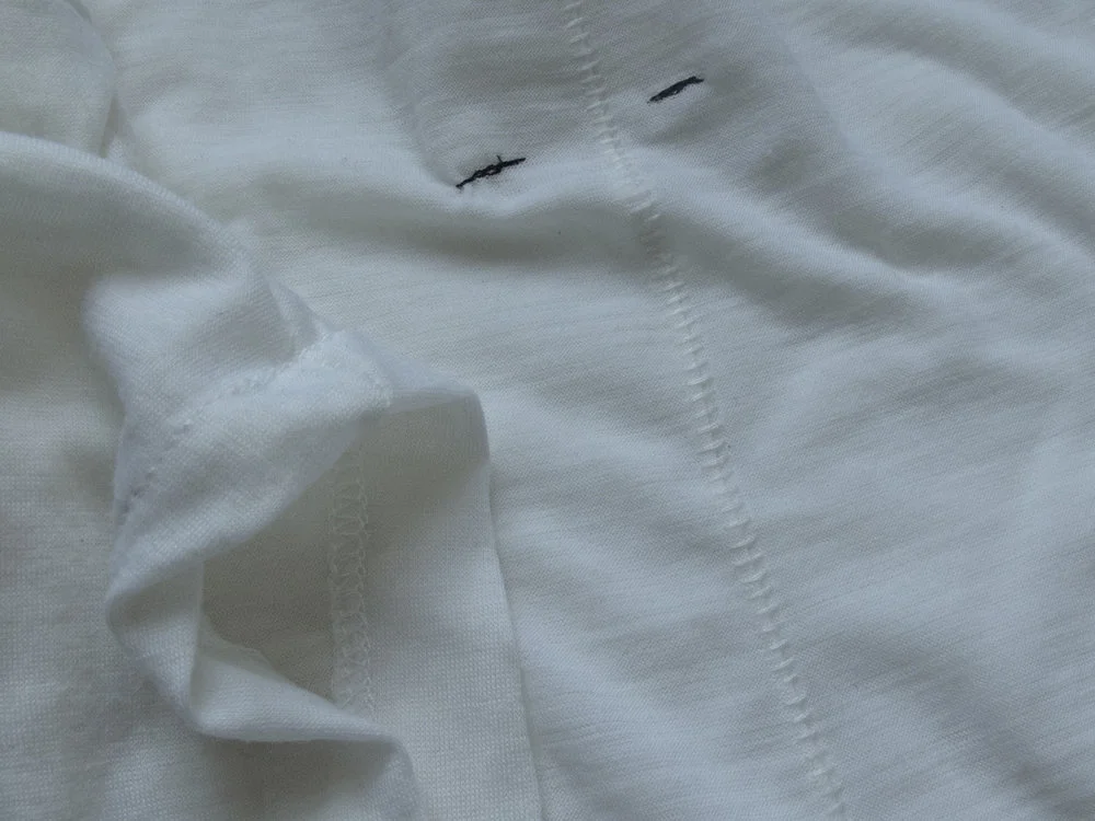 SHHORN_TEE-%28WHITE%29_DETAIL1.jpg,