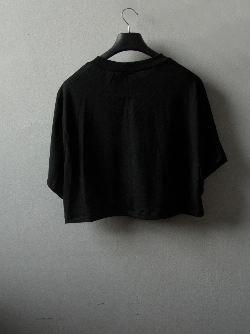 SHHORN_TEE-CROPPED-%28BLACK%29_BACK1.jpg,