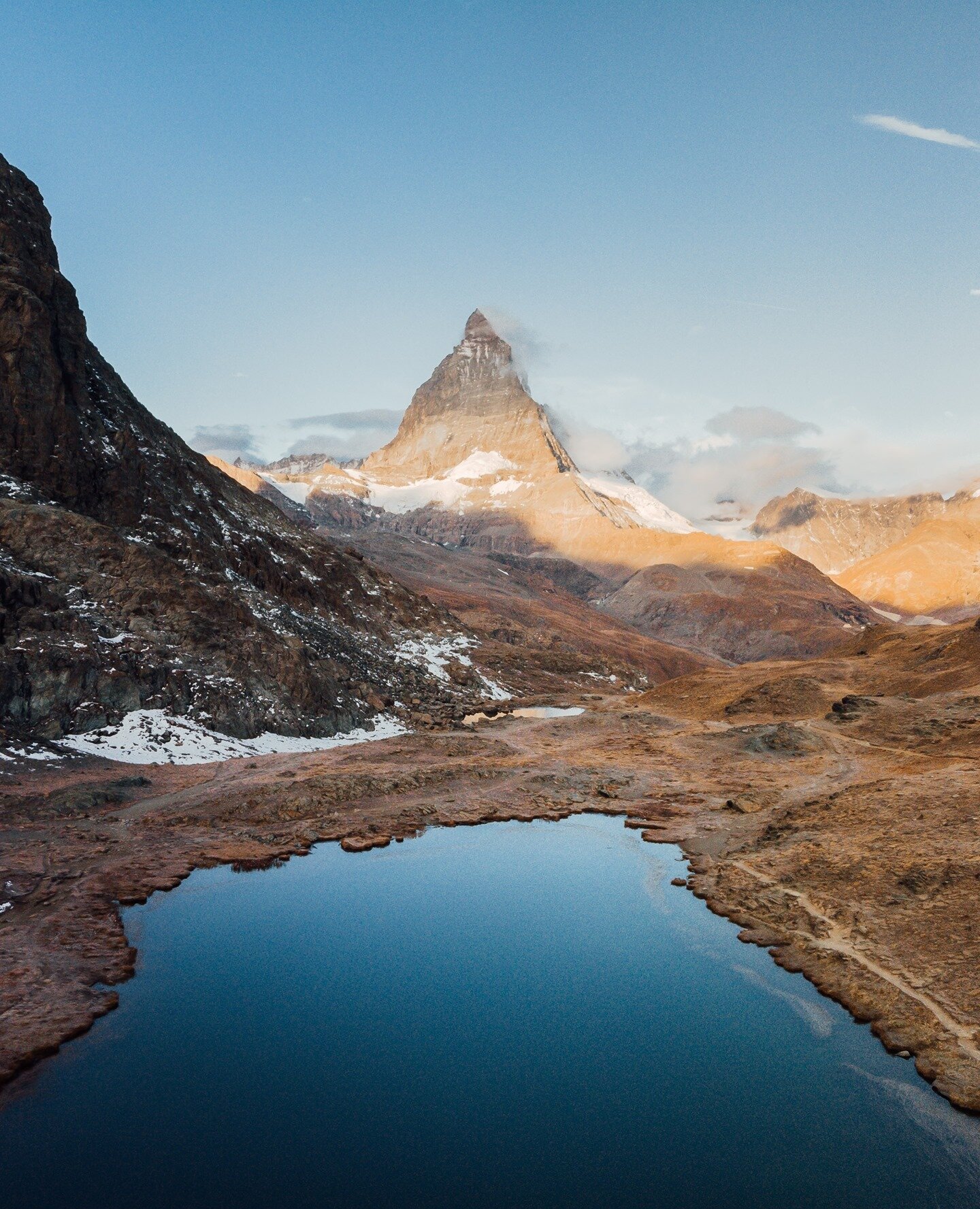 Matterhorn ⛰️⁠
⁠
#naturelovers #awesome_earthpix #liveauthentic #thecreative #livefolk #mountainlove #gottalove_a_ #instamountain #nature_perfection #getoutside #getoutstayout #exploremore #theglobewanderer #letsgosomewhere #campvibes #optoutside #ea