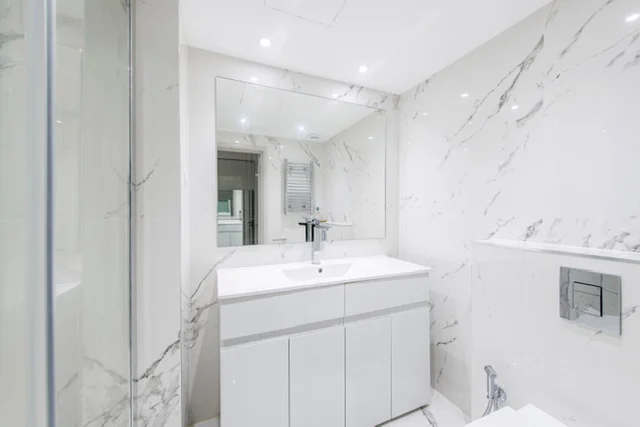 Knight Frank-Flat 77, Montrose Court-20_Lo.jpg