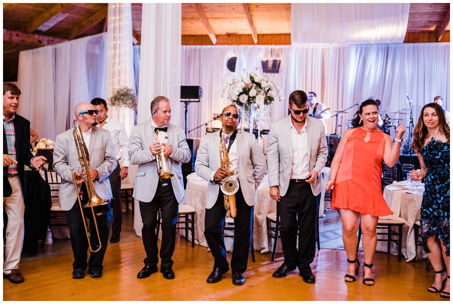 the glen on glenburn farms wedding reception band and guests