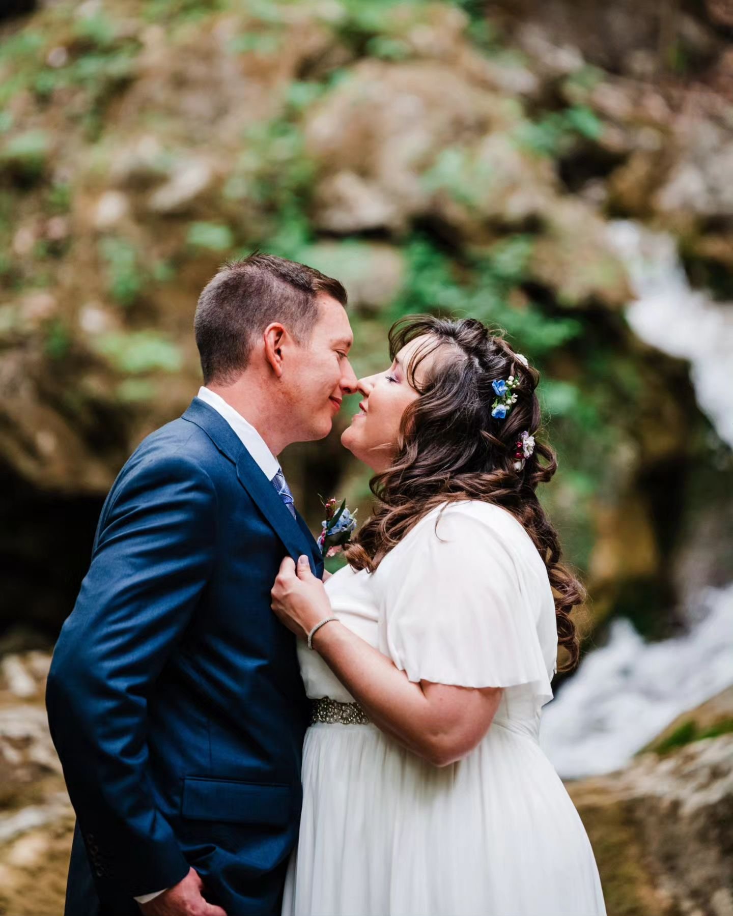 April and Ed are married! They had a Peruvian inspired ceremony on their property surrounded by family and friends. The have a waterfall on property where Ed proposed so it was such a sweet spot for their first photos as a married couple!

#virginiap