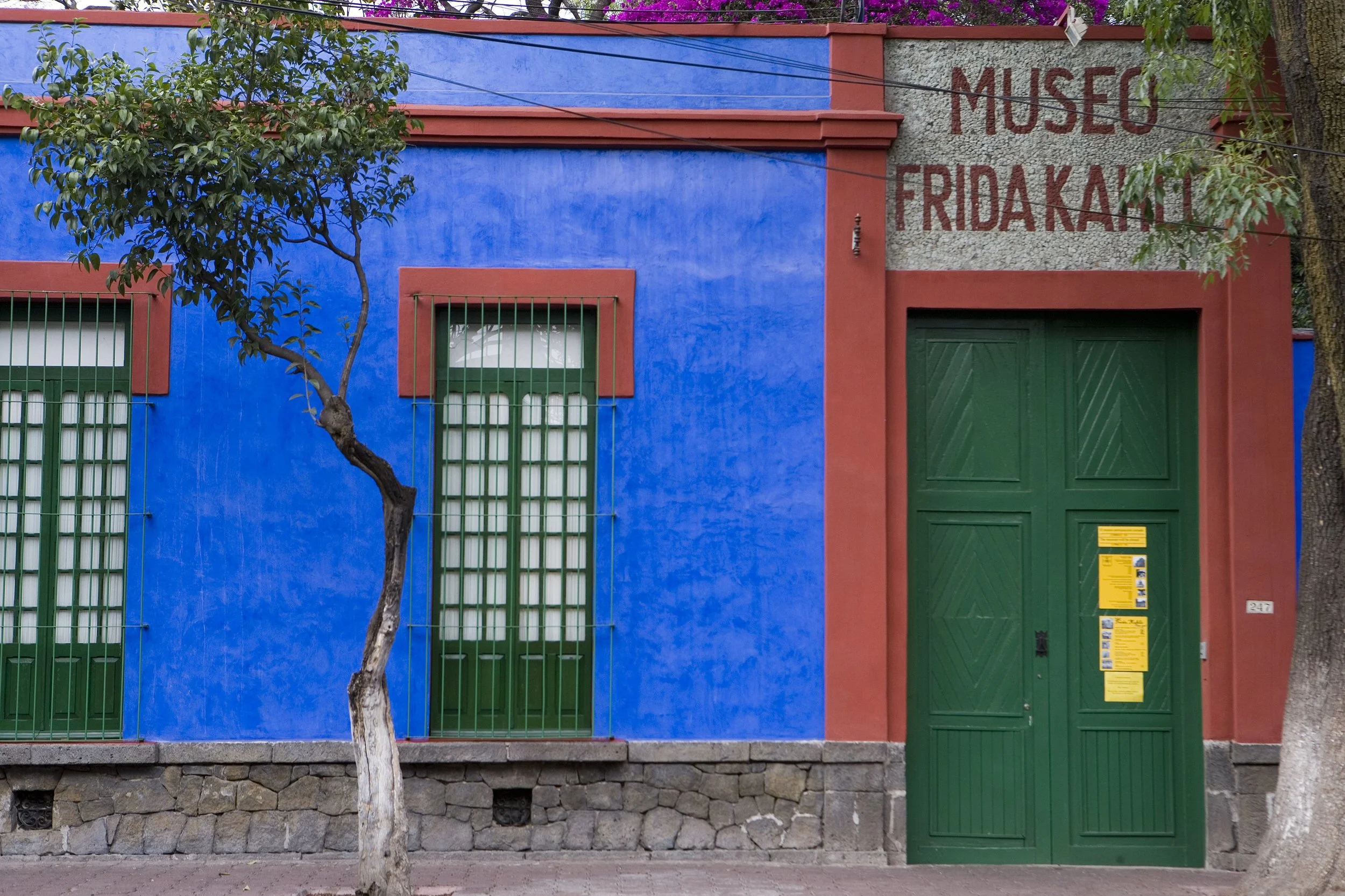 mexico--mexico-city--museo-frida-kahlo--facade-with-entrance-to-museum-87752791-595654245f9b5815d94c9f70.jpg