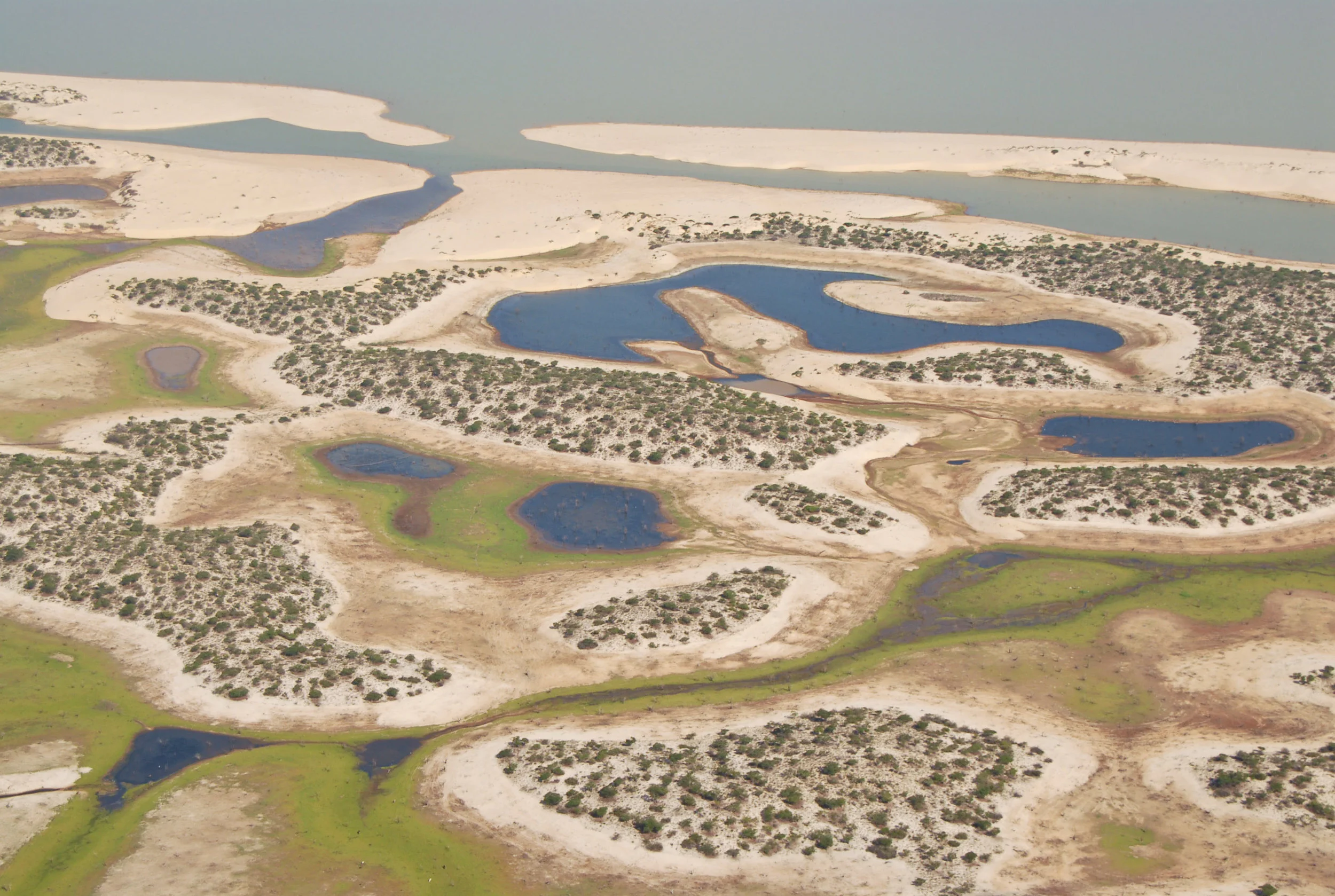 Fotografia aérea do leito seco da represa de Sobradinho no rio São Francisco, Bahia / Imagem por Margi Moss Acervo Projeto Brasil das Águas