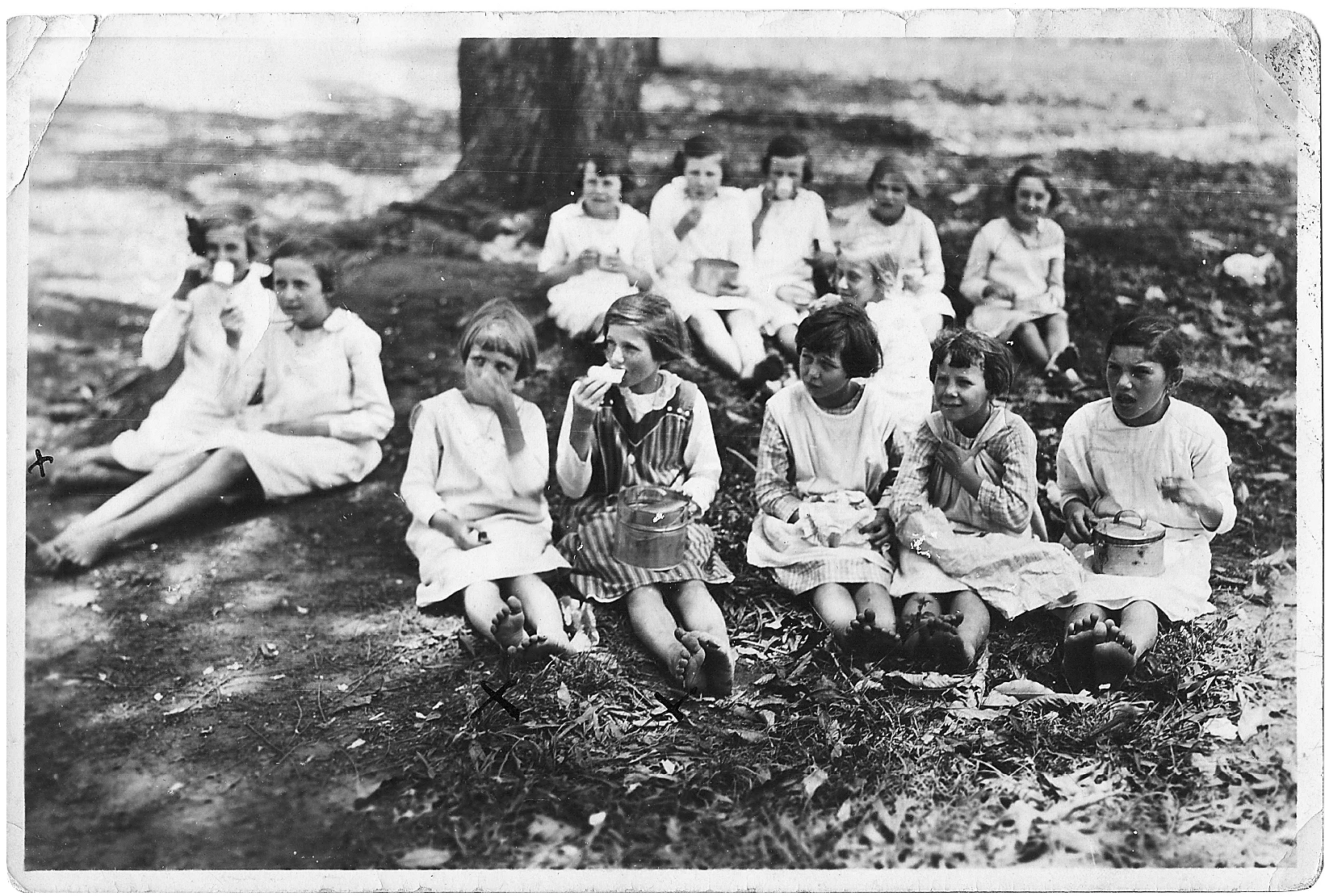 Em um intervalo das aulas da escola São Nicolau de Flüe, 1927 Acervo Dra. Lotte Köhler - Carlota Schmidt Memorial Center 