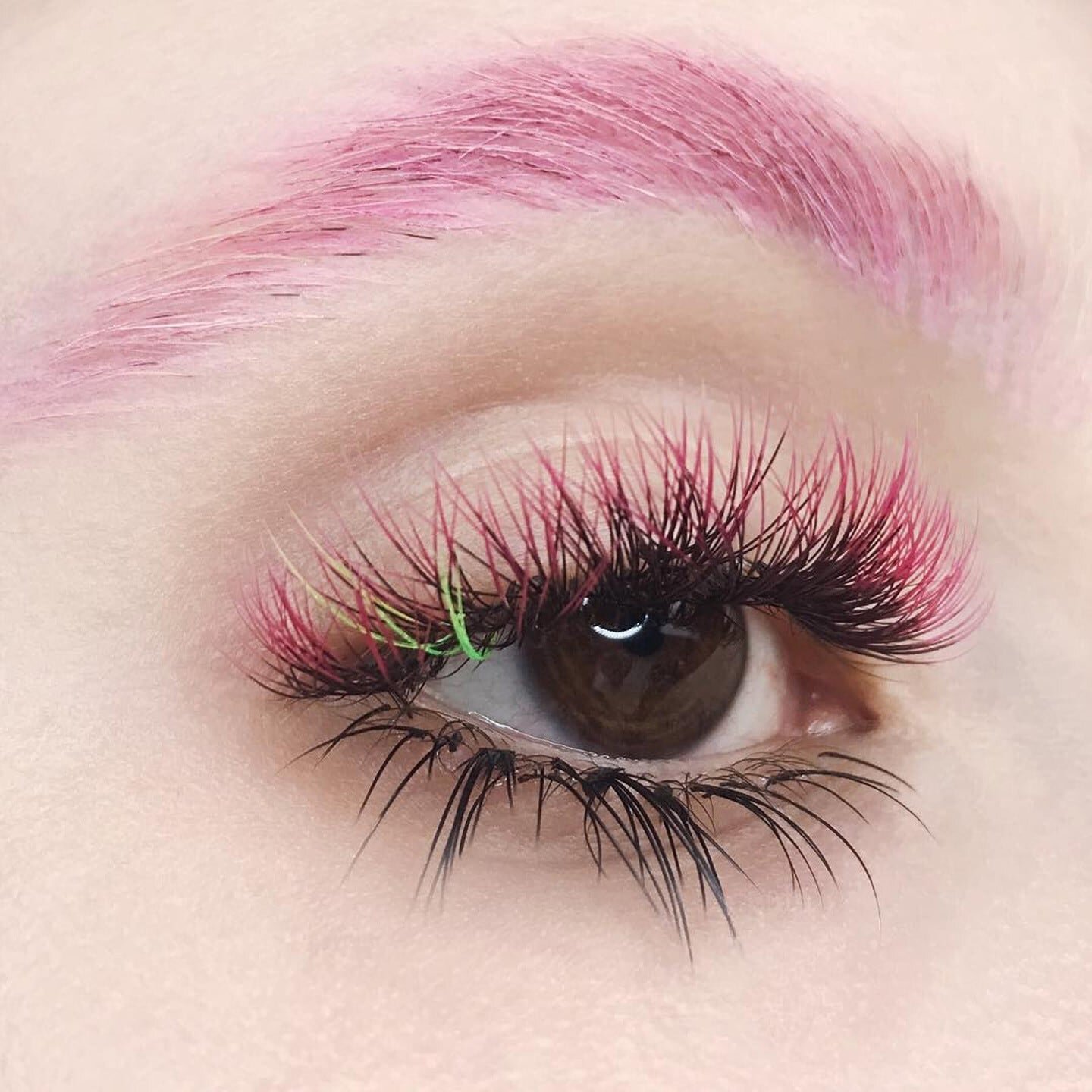 Coloured-Eyelash-Extensions.jpg