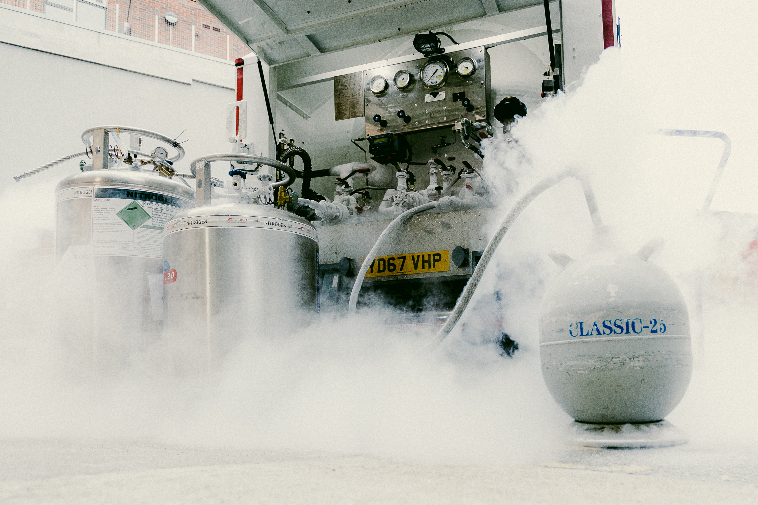 Liquid nitrogen supply at LBIC