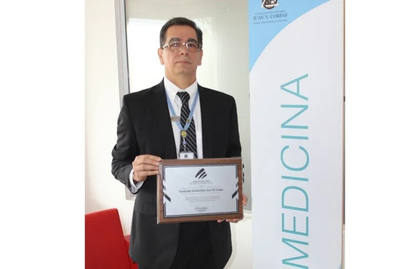 decano_medicina_alto_costo.jpg