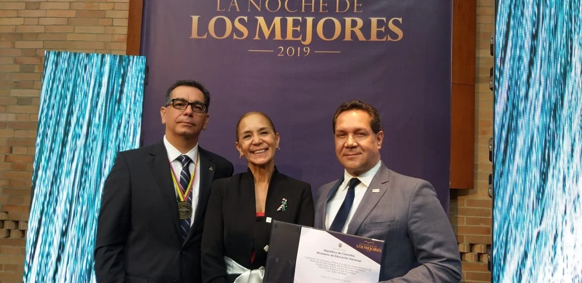 En evento organizado por el Ministerio de Educación, La Corpas recibe reconocimiento por la Acreditación en Alta Calidad de su programa de Medicina Familiar.