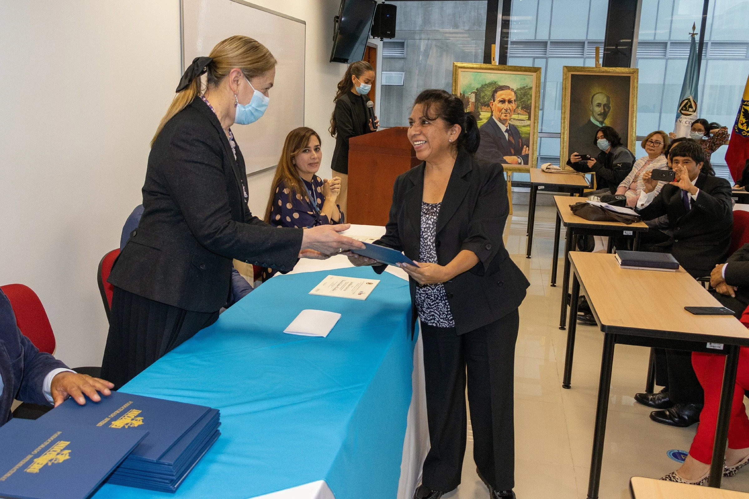 Ceremonia-de-Grado-Curso-Peru-2.jpg
