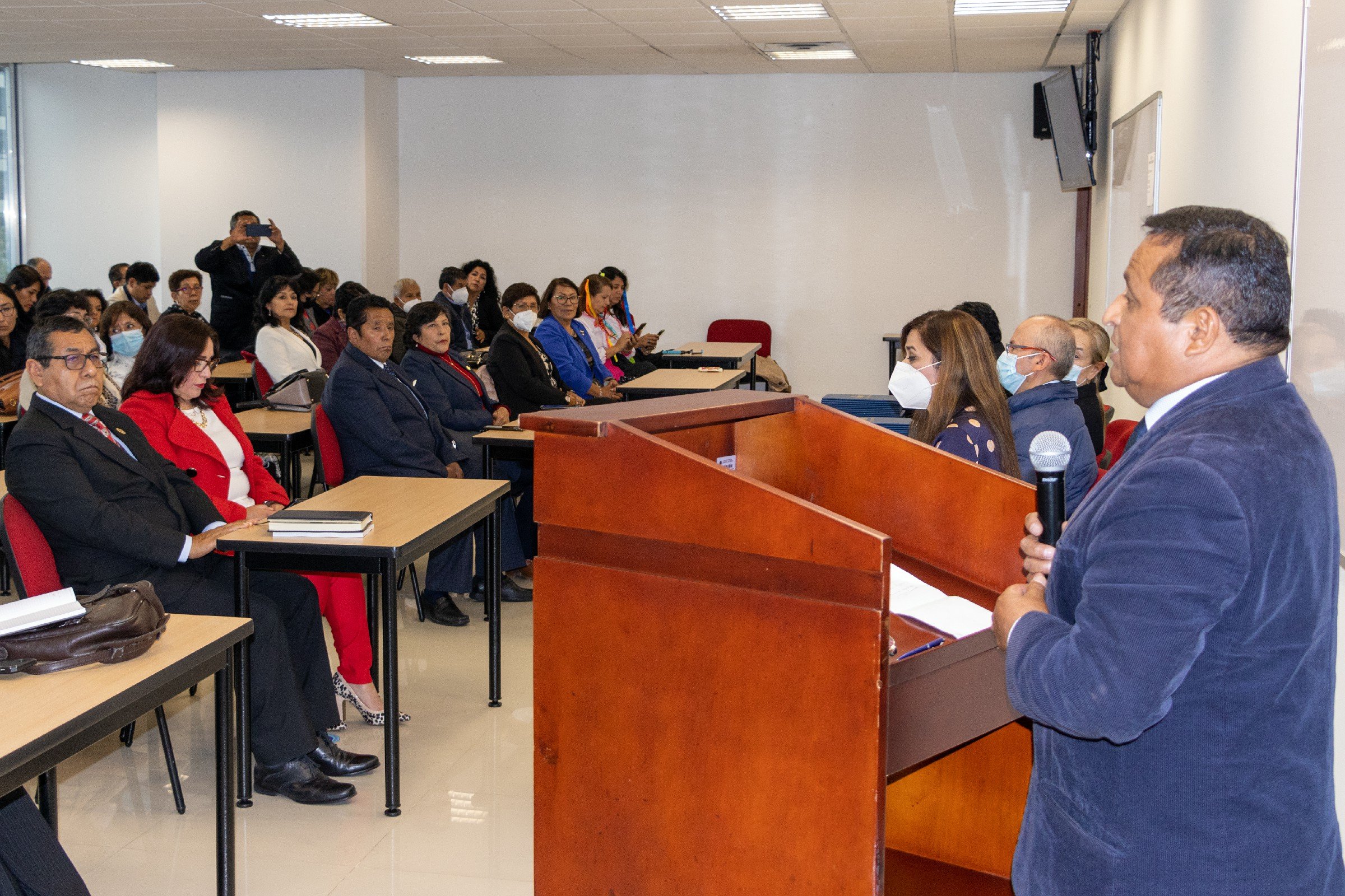 Ceremonia-de-Grado-Curso-Peru-4.jpg