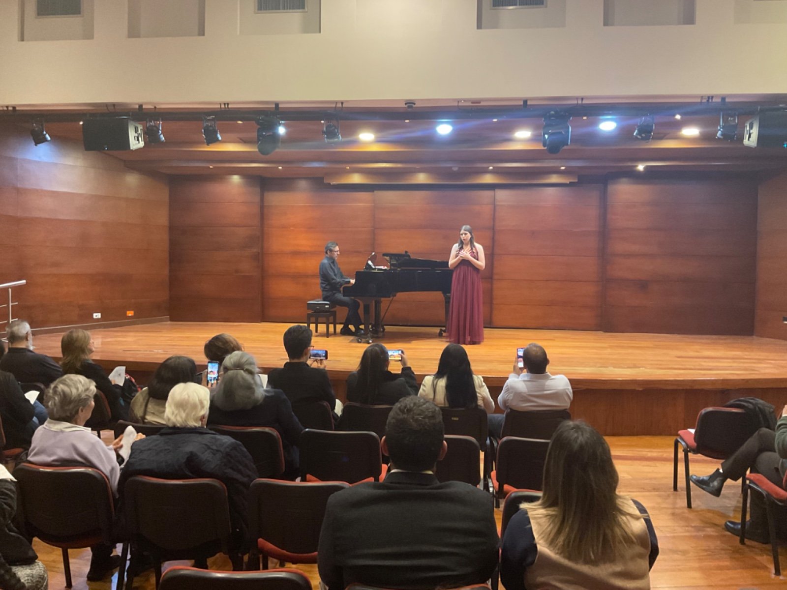 Recital de Canto y Piano Escuela de Música 17 de abril (5).jpeg
